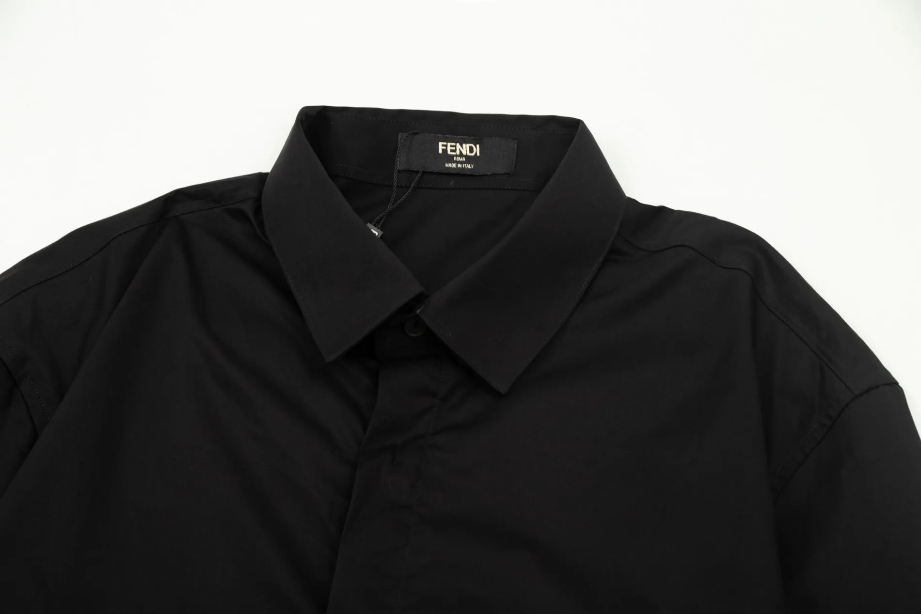 【FENDI 公式旗艦店】フェンディ  シャツ  ご好評に付き再入荷 240716