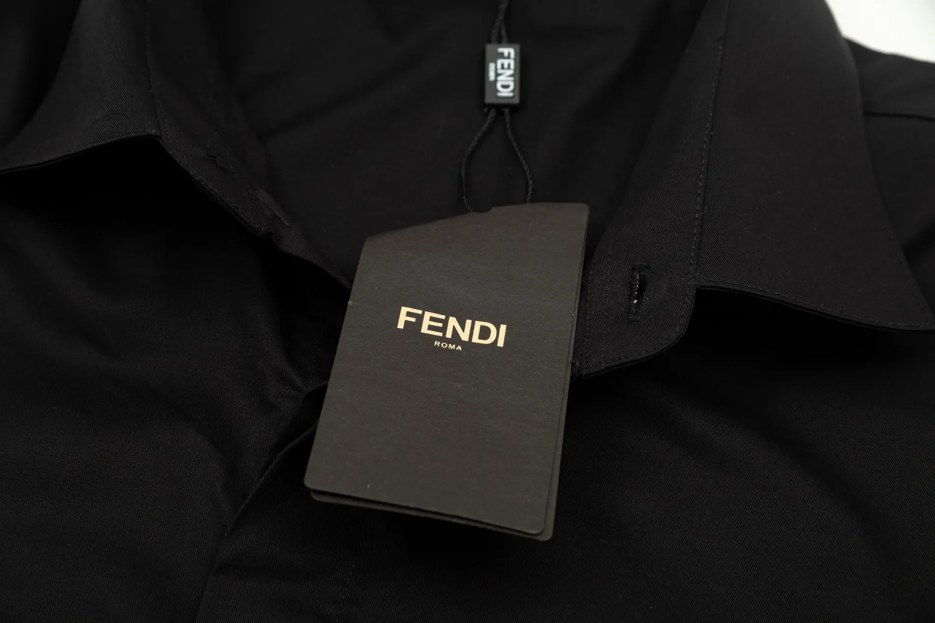 【FENDI 公式旗艦店】フェンディ  シャツ  ご好評に付き再入荷 240716