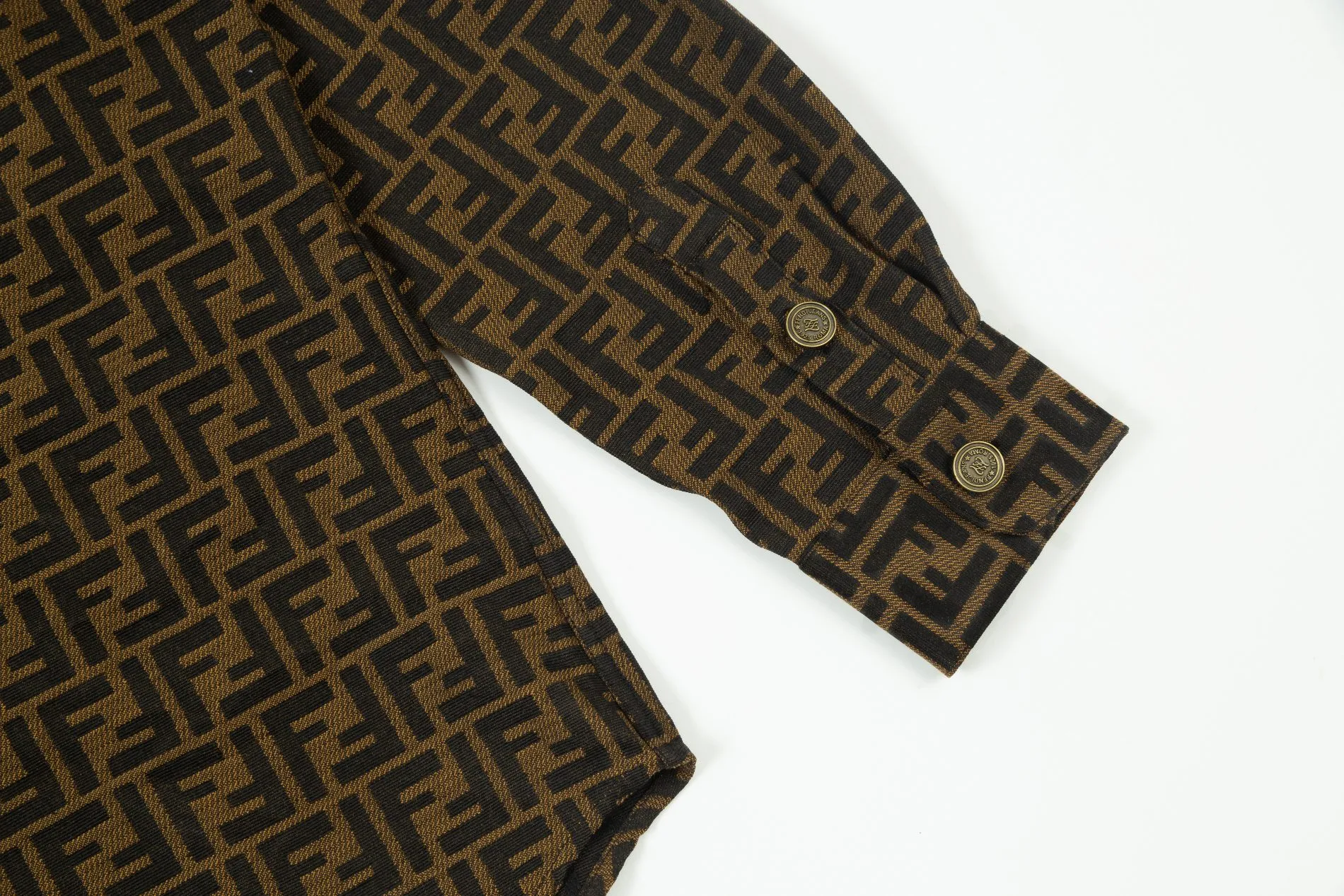【FENDI 公式旗艦店】フェンディ  シャツ  ご好評に付き再入荷 240716