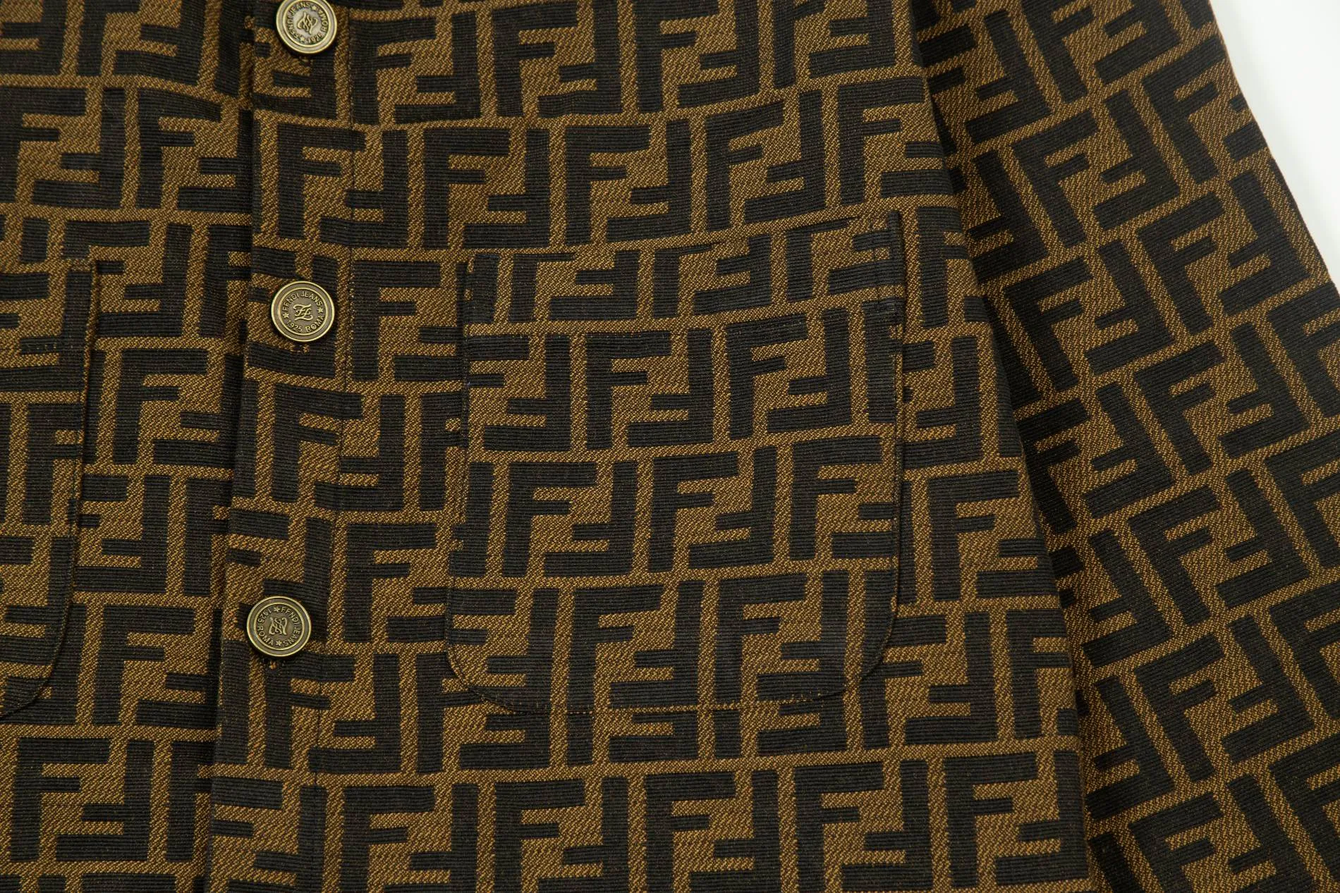 【FENDI 公式旗艦店】フェンディ  シャツ  ご好評に付き再入荷 240716