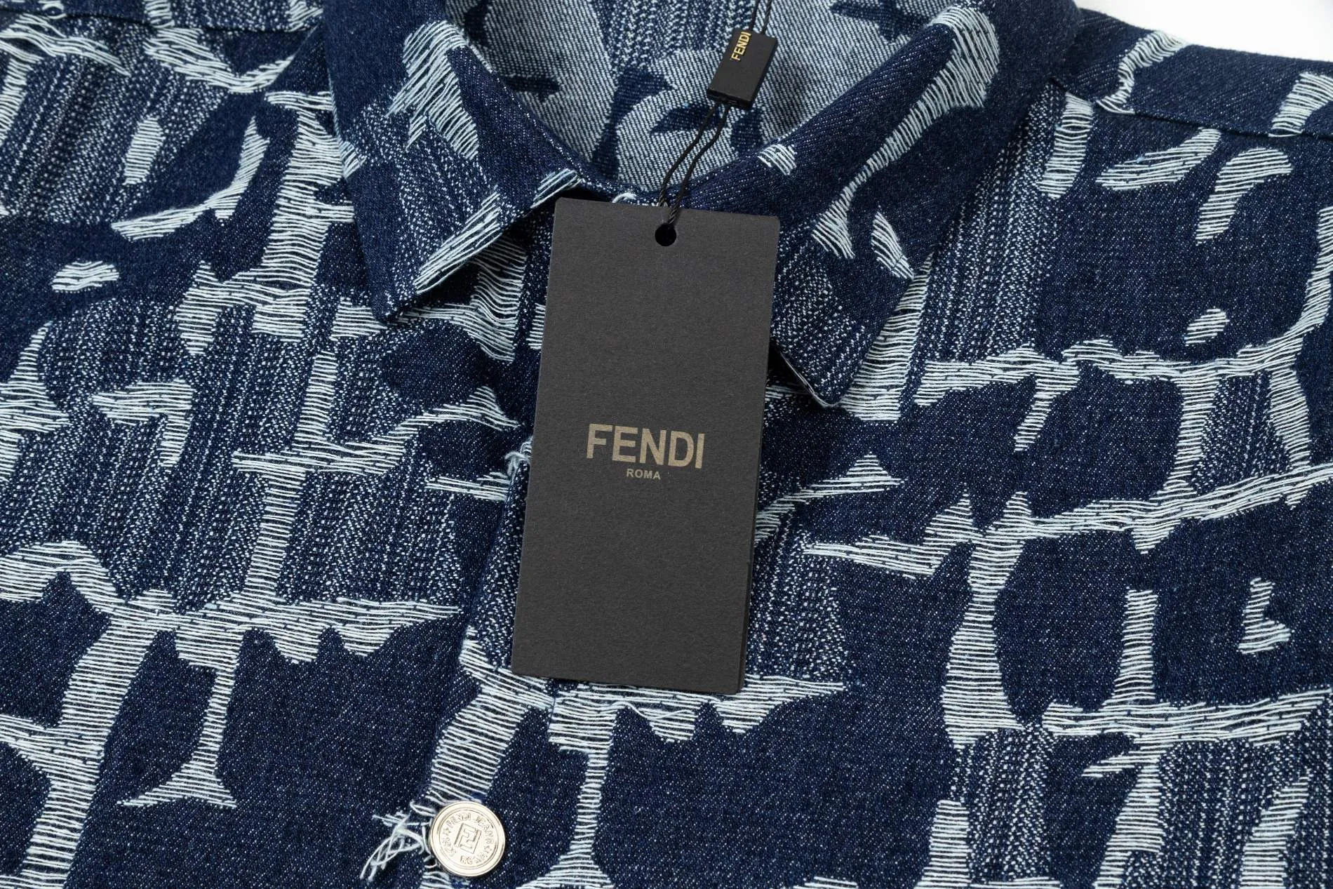 【FENDI 公式旗艦店】フェンディ  シャツ  ご好評に付き再入荷 240716