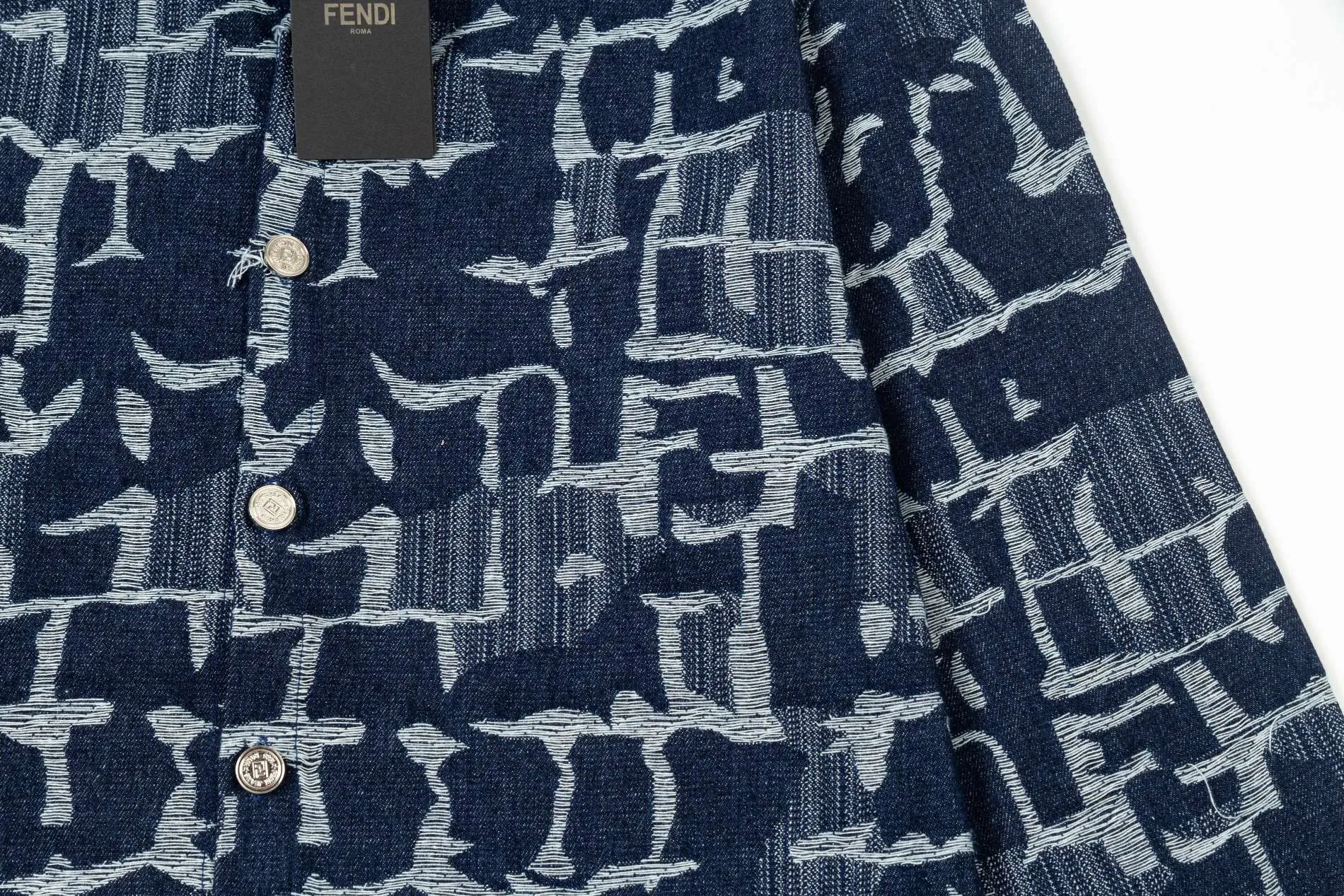 【FENDI 公式旗艦店】フェンディ  シャツ  ご好評に付き再入荷 240716