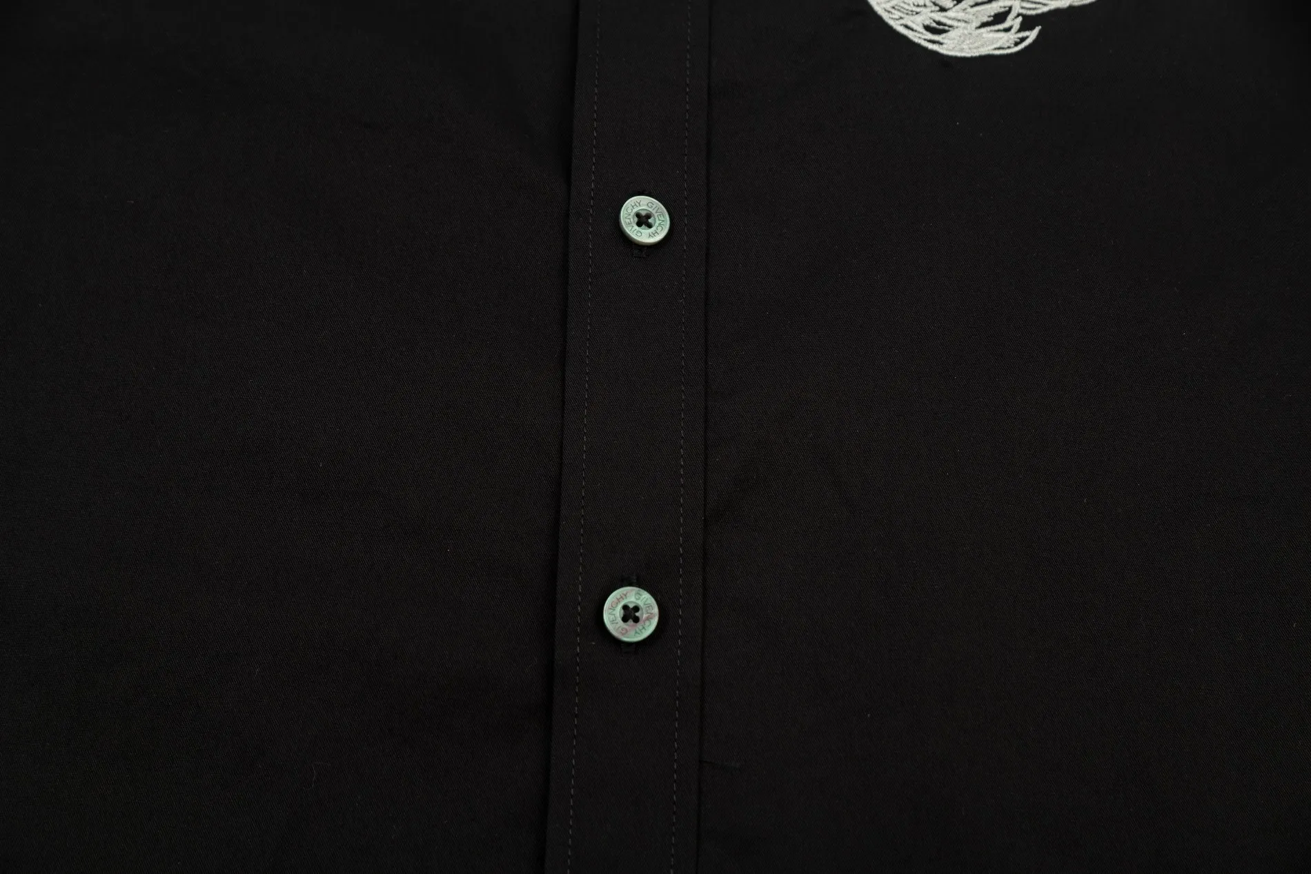 【GIVENCHY 公式旗艦店】ジバンシー  シャツ ご好評に付き再入荷 240802