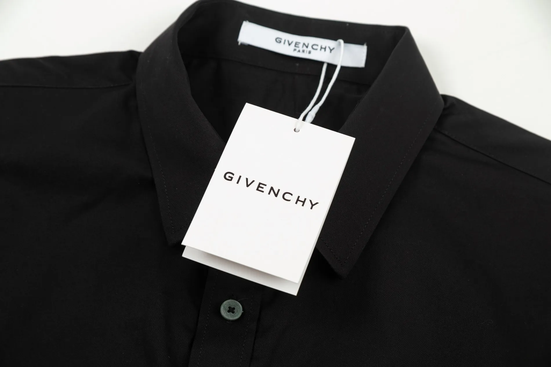 【GIVENCHY 公式旗艦店】ジバンシー  シャツ ご好評に付き再入荷 240802