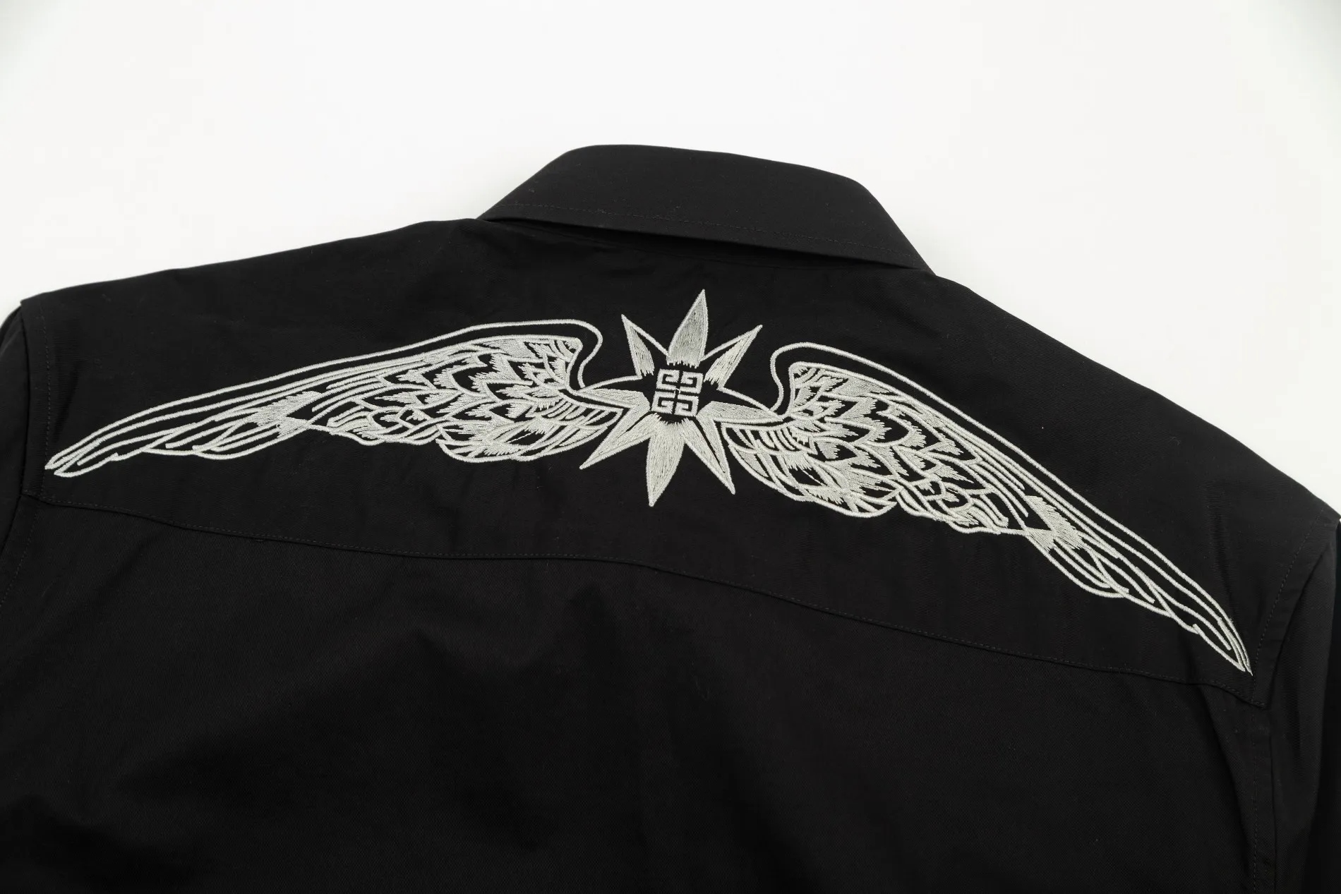 【GIVENCHY 公式旗艦店】ジバンシー  シャツ ご好評に付き再入荷 240802