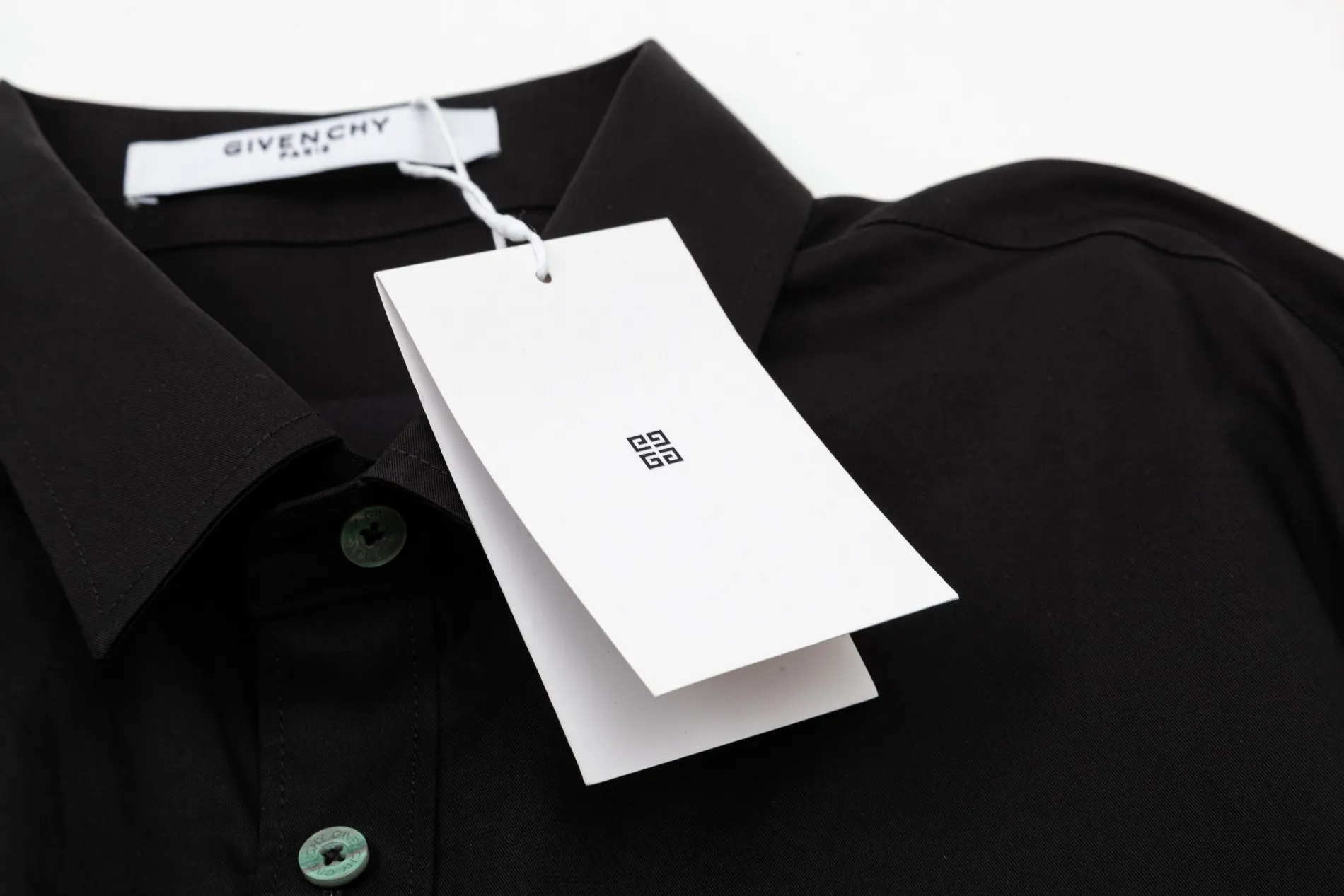 【GIVENCHY 公式旗艦店】ジバンシー  シャツ ご好評に付き再入荷 240802