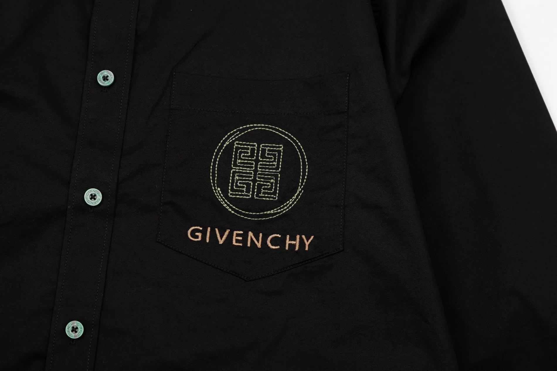 【GIVENCHY 公式旗艦店】ジバンシー  シャツ ご好評に付き再入荷 240802
