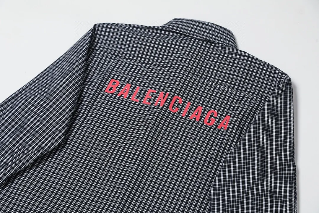 【BALENCIAGA 公式旗艦店】バレンシアガ  シャツ ご好評に付き再入荷  250218