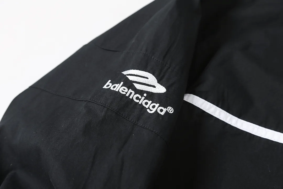【BALENCIAGA 公式旗艦店】バレンシアガ  シャツ ご好評に付き再入荷  250218