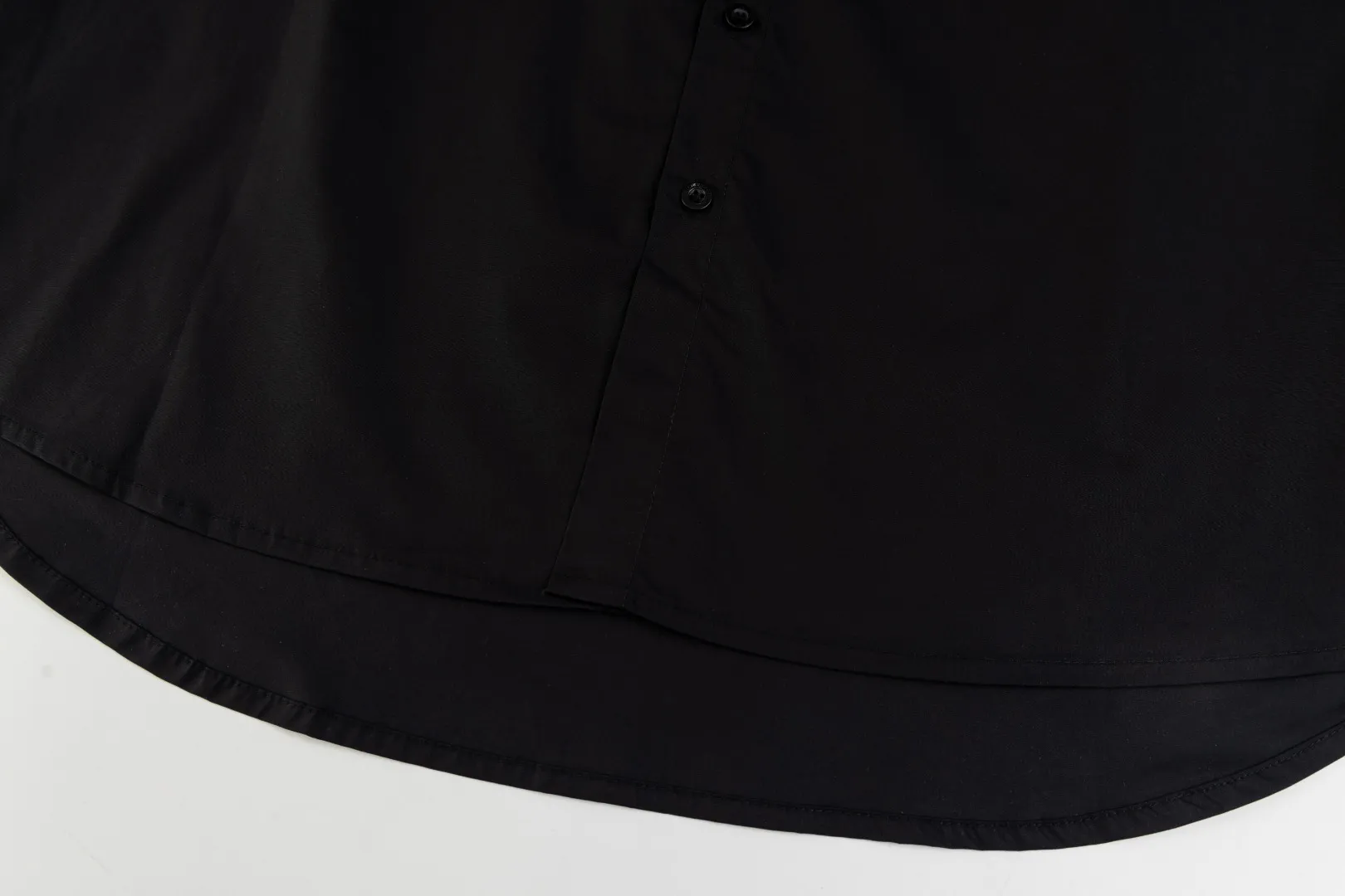 【BALENCIAGA 公式旗艦店】バレンシアガ  シャツ ご好評に付き再入荷  250218