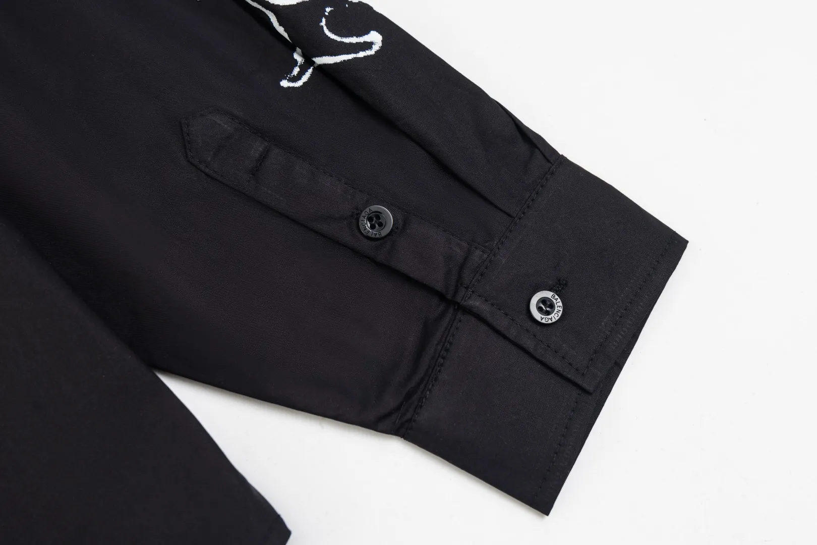 【BALENCIAGA 公式旗艦店】バレンシアガ  シャツ ご好評に付き再入荷  250218