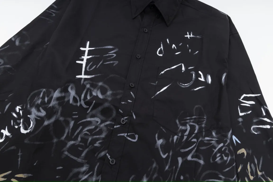 【BALENCIAGA 公式旗艦店】バレンシアガ  シャツ ご好評に付き再入荷  250218