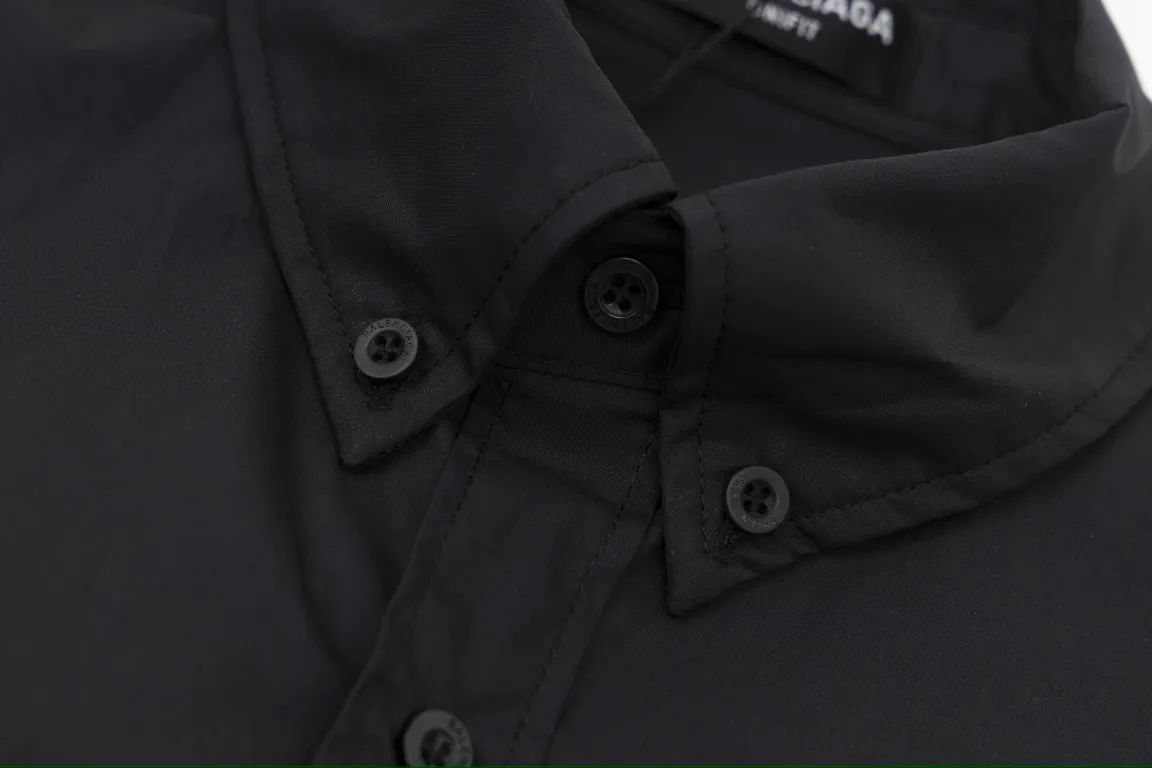 【BALENCIAGA 公式旗艦店】バレンシアガ  シャツ ご好評に付き再入荷  250218