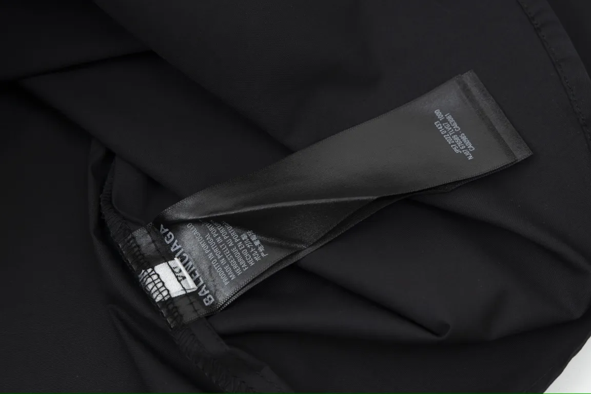 【BALENCIAGA 公式旗艦店】バレンシアガ  シャツ ご好評に付き再入荷  250218