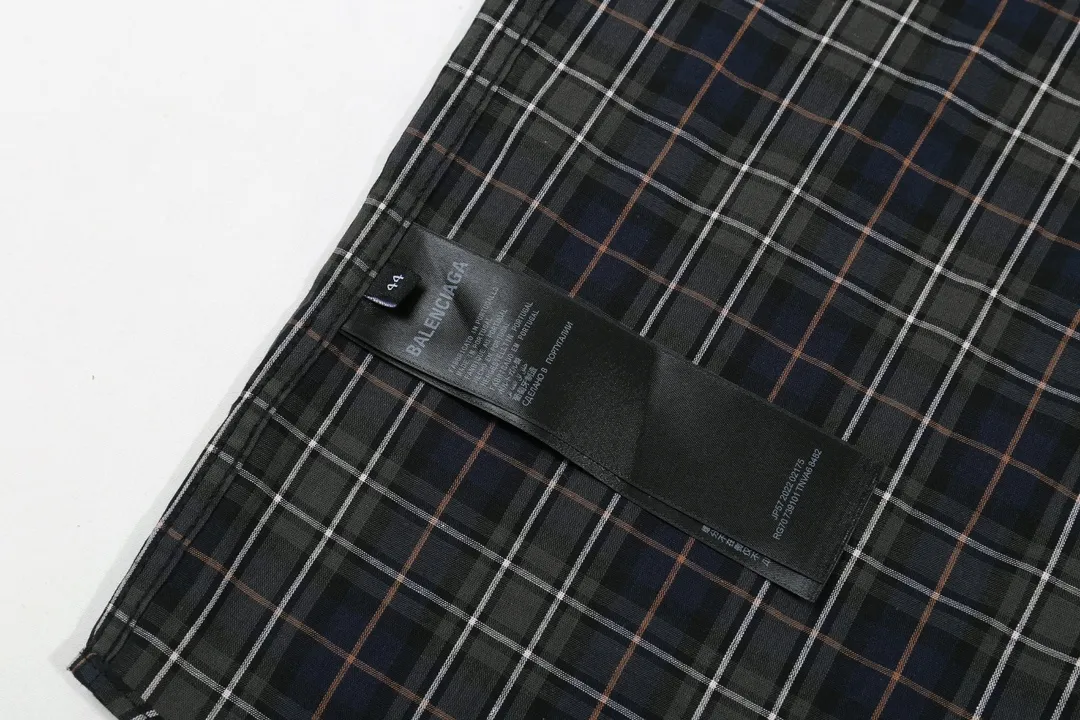 【BALENCIAGA 公式旗艦店】バレンシアガ  シャツ ご好評に付き再入荷  241119