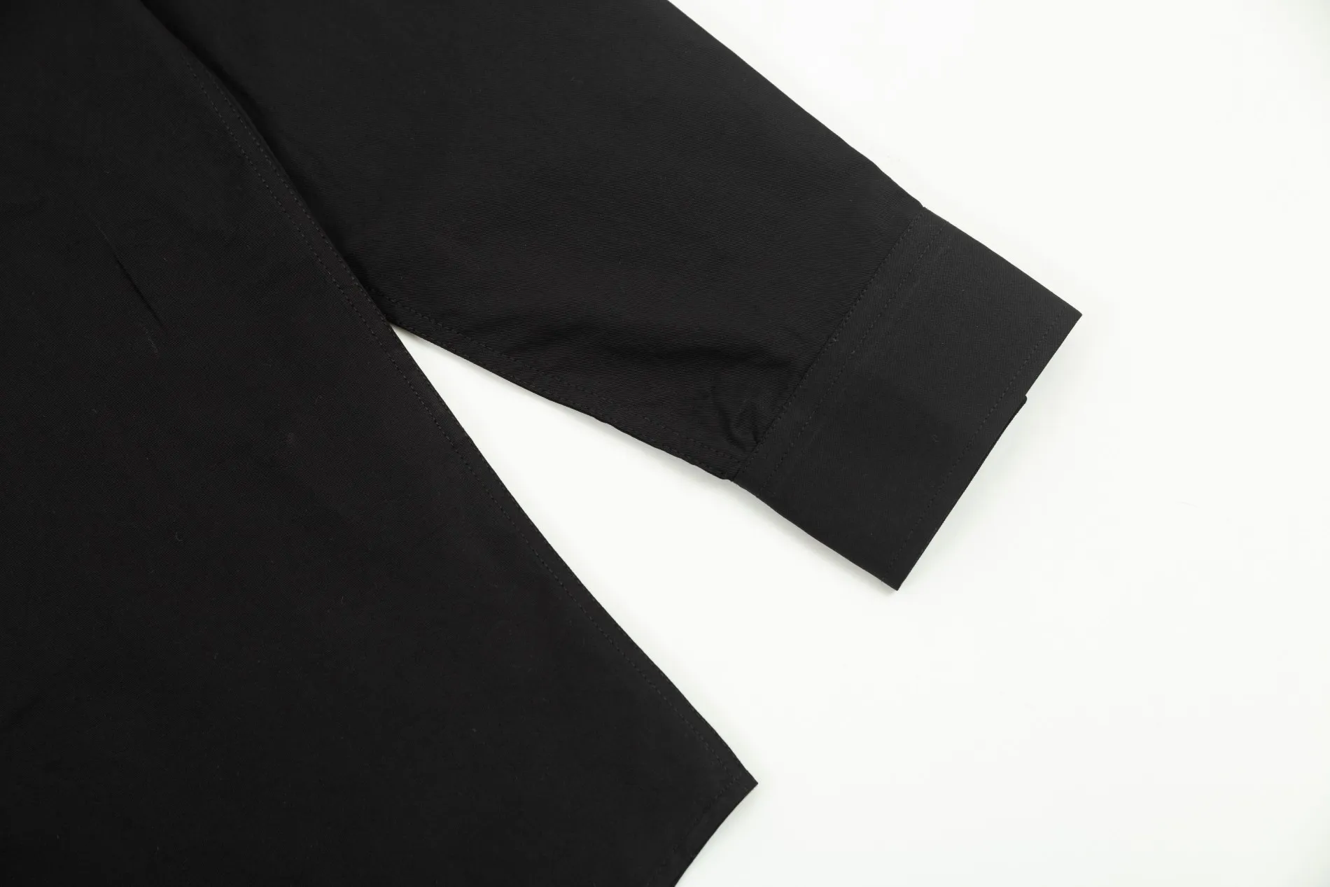 【BALENCIAGA  公式旗艦店】バレンシアガ  シャツ  ご好評に付き再入荷 240816