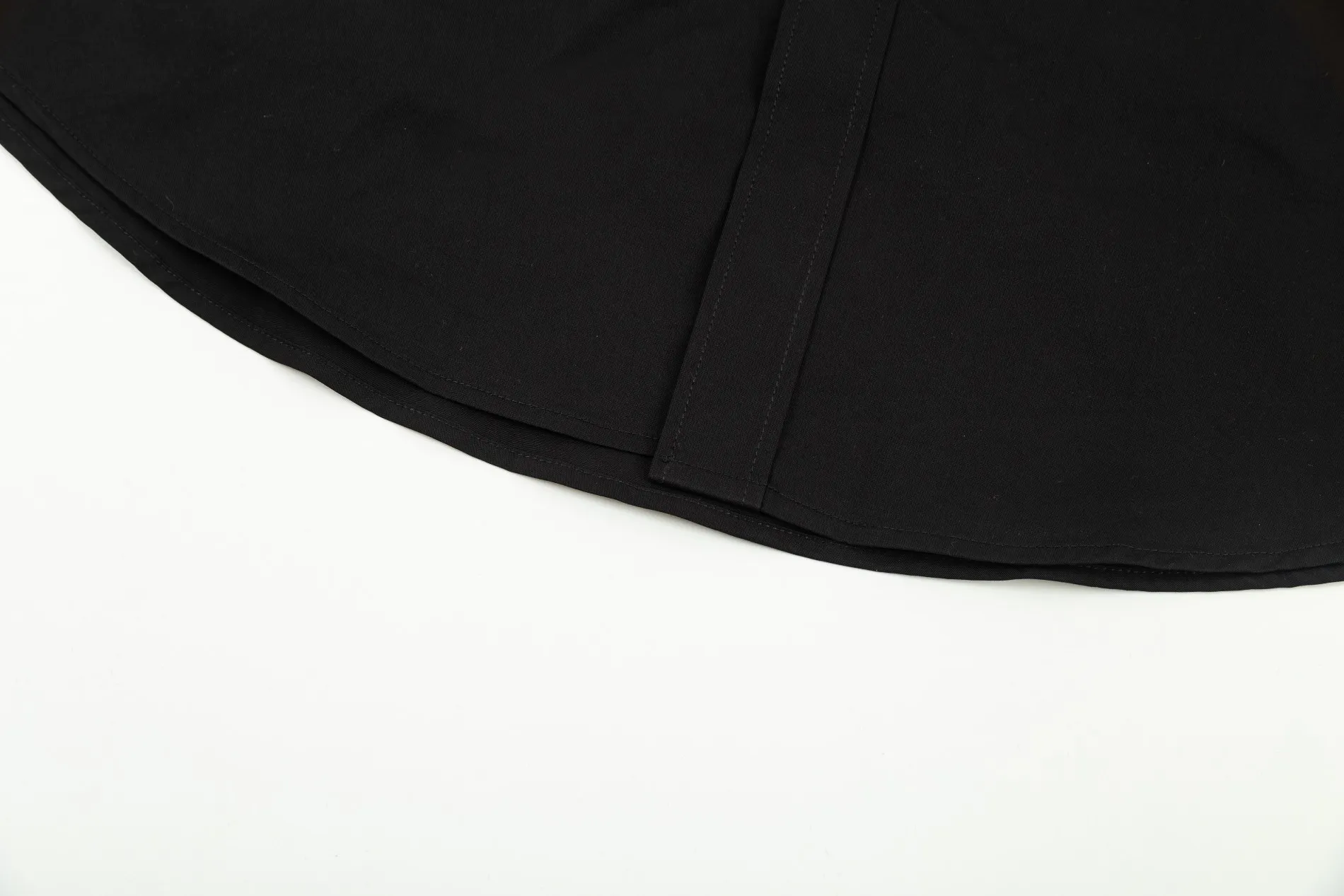【BALENCIAGA  公式旗艦店】バレンシアガ  シャツ  ご好評に付き再入荷 240816