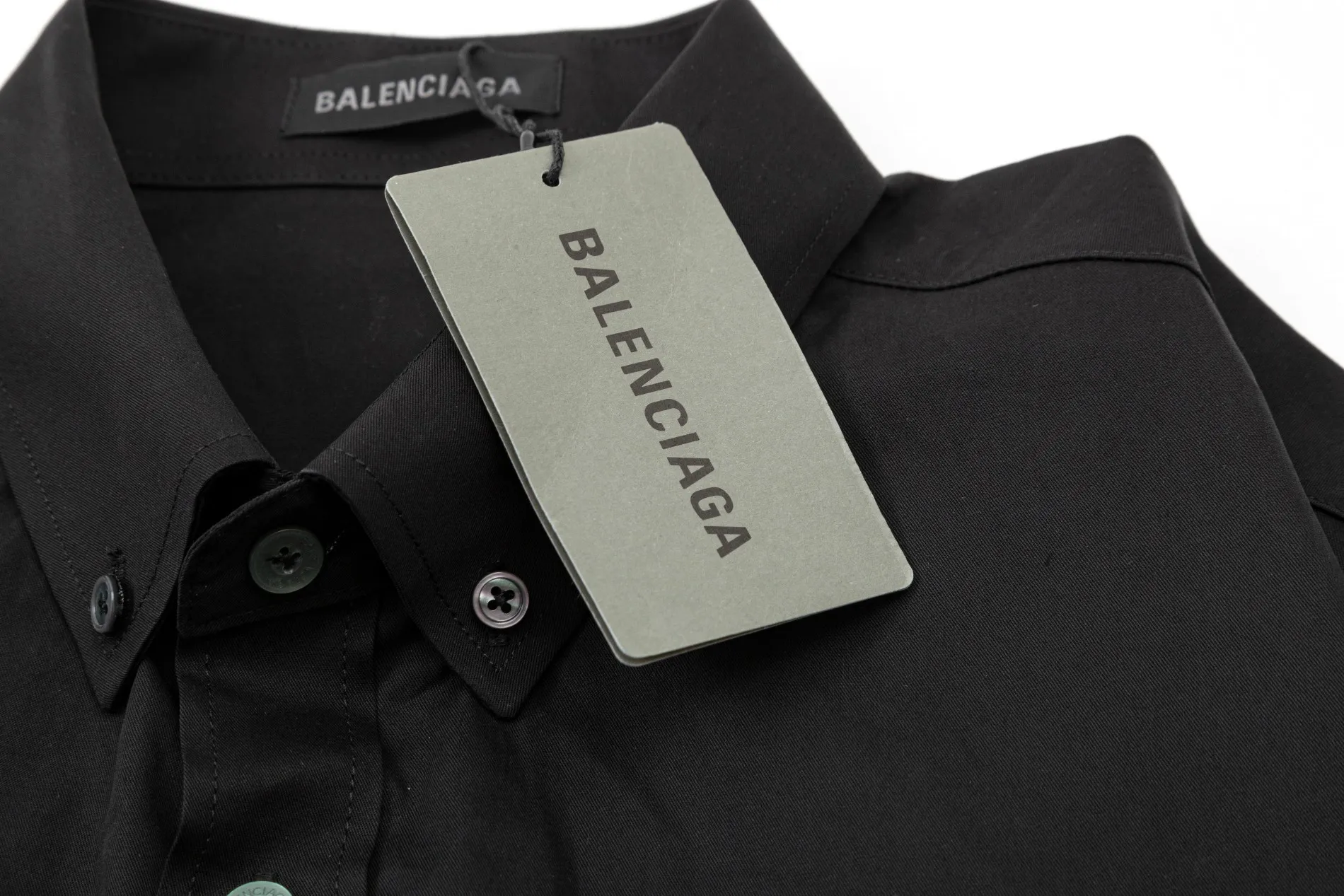 【BALENCIAGA 公式旗艦店】バレンシアガ  シャツ  ご好評に付き再入荷 240715
