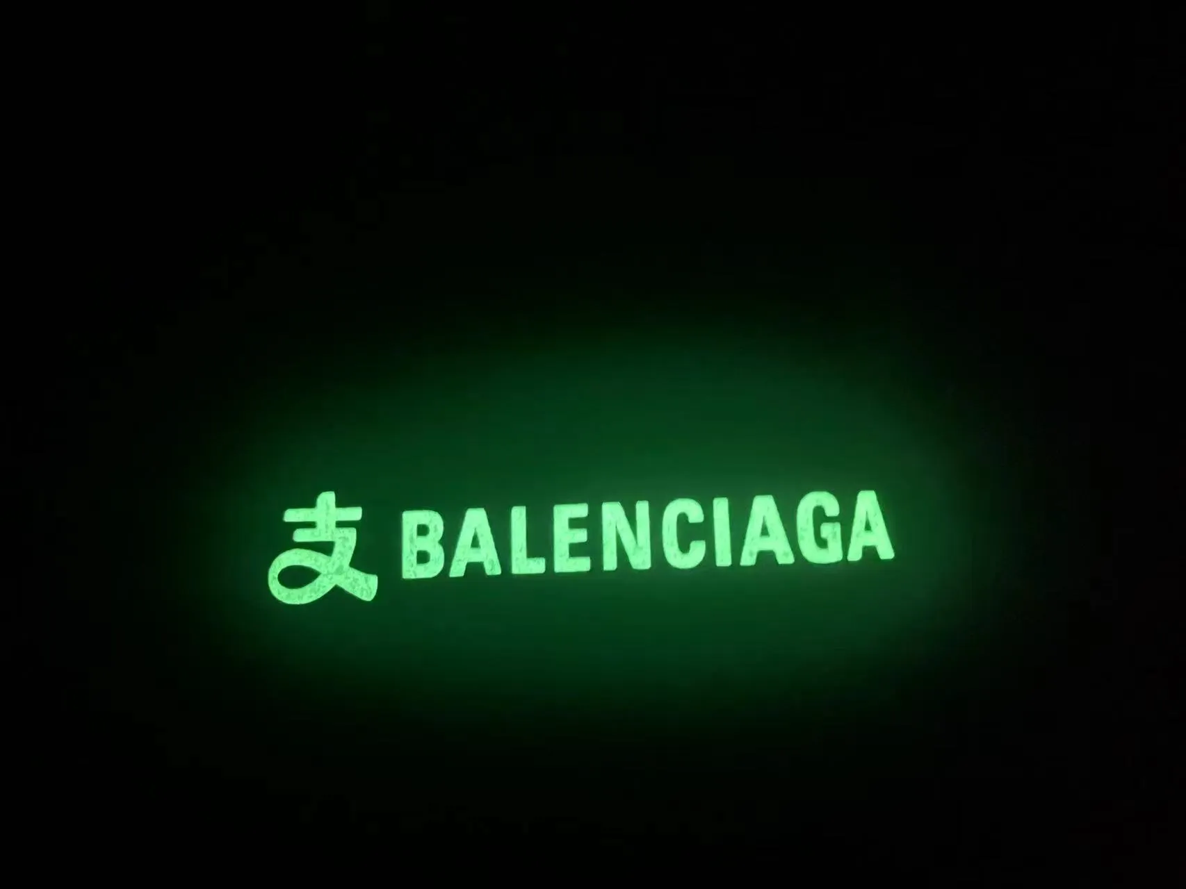 【BALENCIAGA 公式旗艦店】バレンシアガ  シャツ  ご好評に付き再入荷 240802