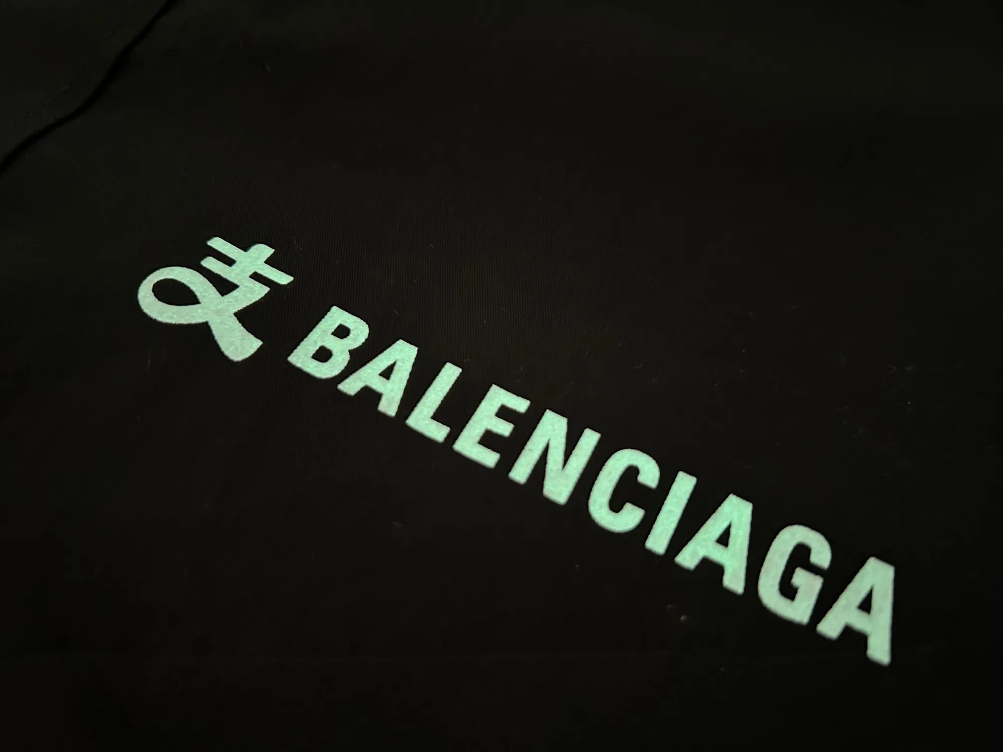 【BALENCIAGA 公式旗艦店】バレンシアガ  シャツ  ご好評に付き再入荷 240802