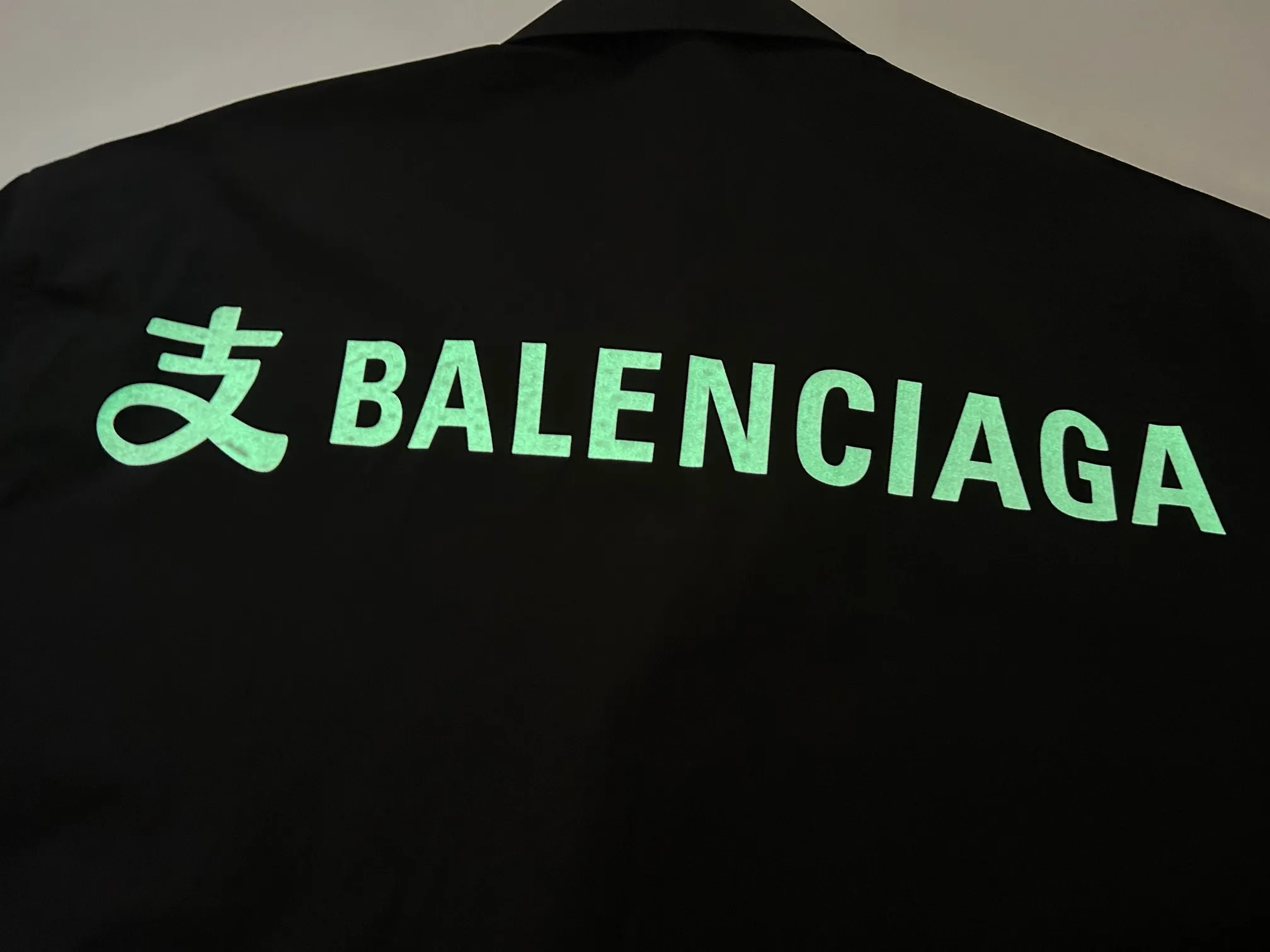 【BALENCIAGA 公式旗艦店】バレンシアガ  シャツ  ご好評に付き再入荷 240802