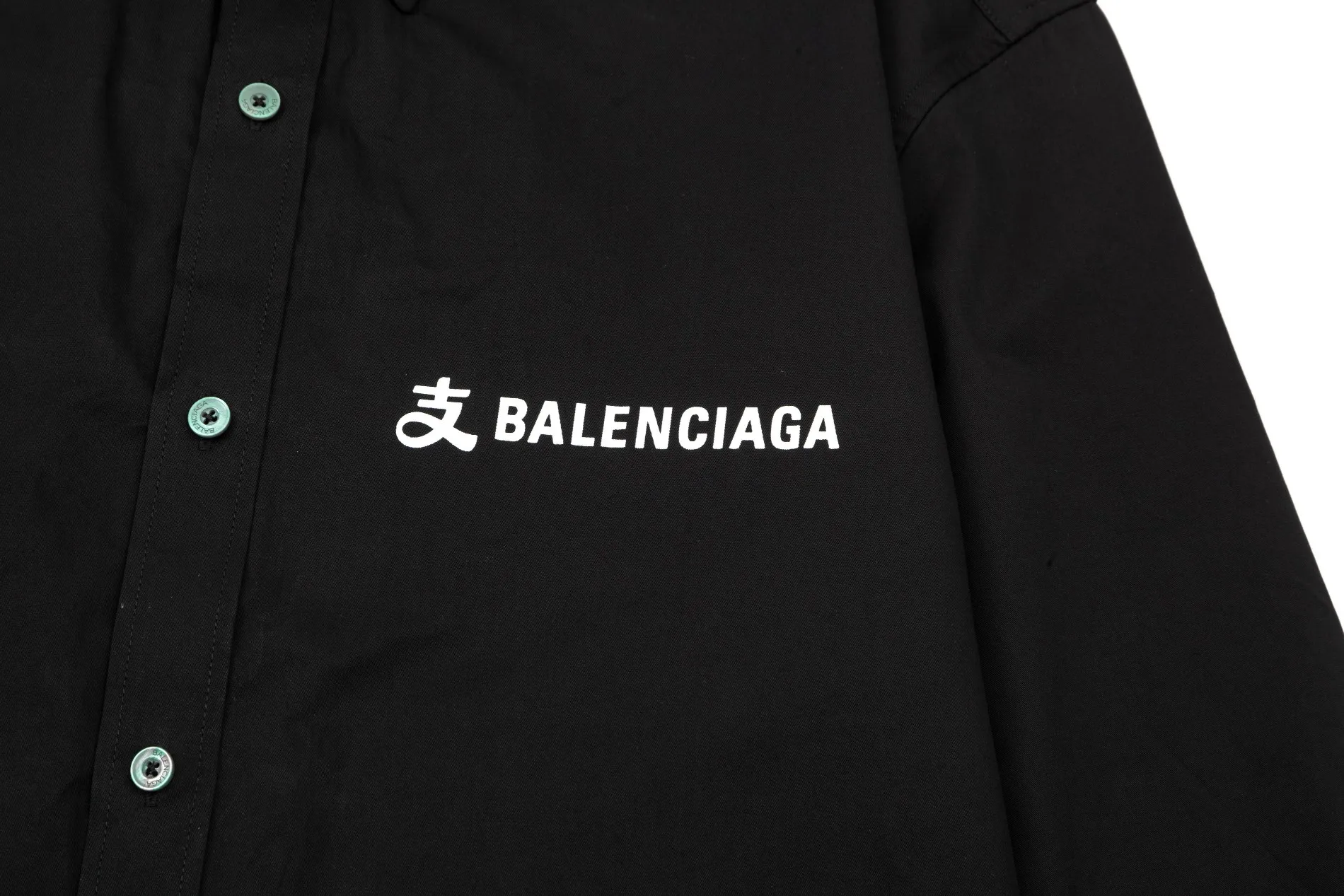 【BALENCIAGA 公式旗艦店】バレンシアガ  シャツ  ご好評に付き再入荷 240802