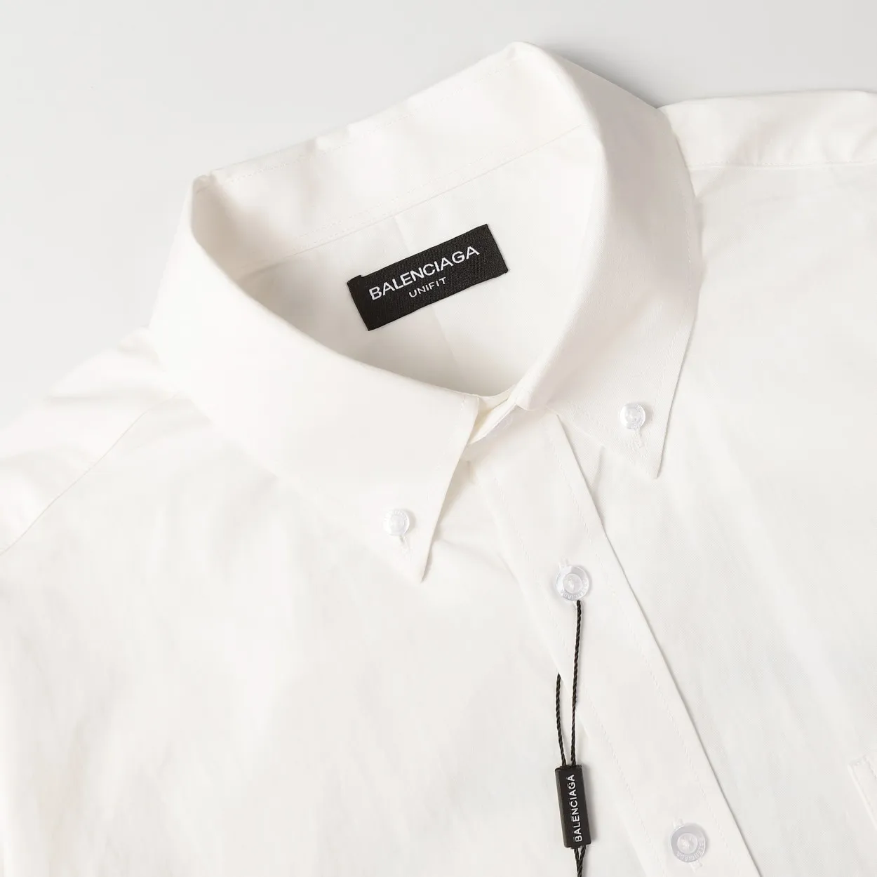 【BALENCIAGA 公式旗艦店】バレンシアガ   シャツ ご好評に付き再入荷 240802