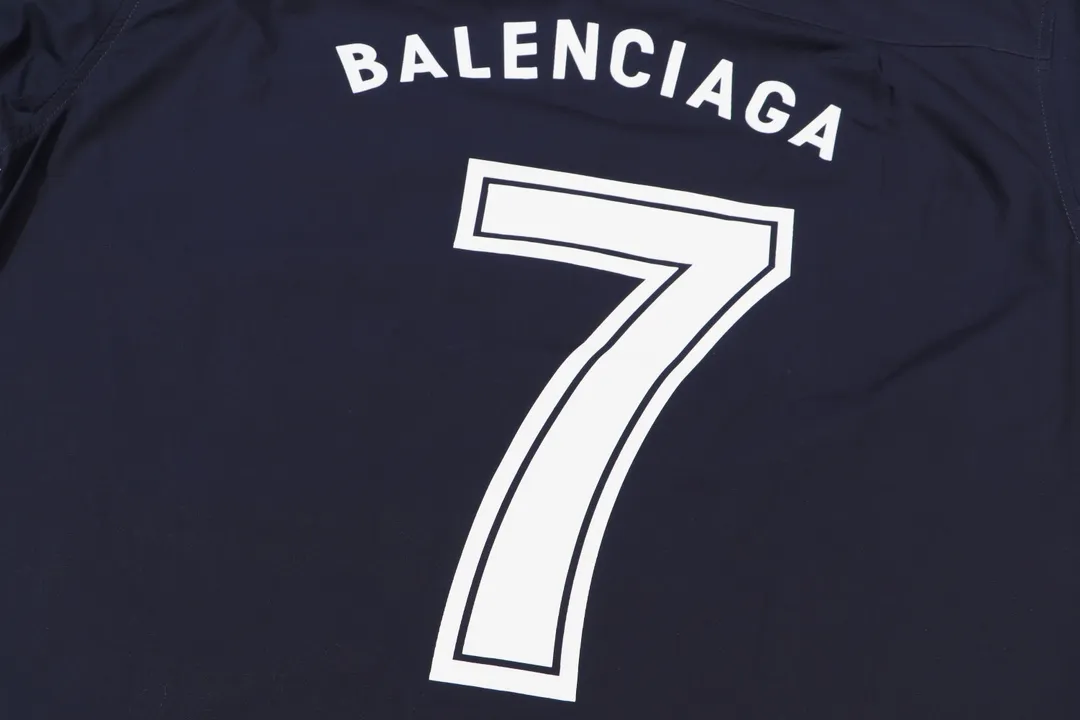 【BALENCIAGA 公式旗艦店】バレンシアガ  シャツ  ご好評に付き再入荷 240715