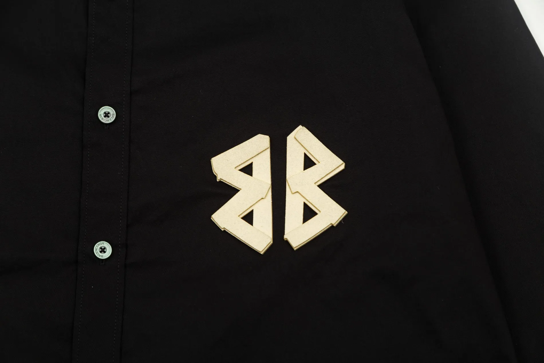 【BALENCIAGA 公式旗艦店】バレンシアガ  シャツ  ご好評に付き再入荷 240715