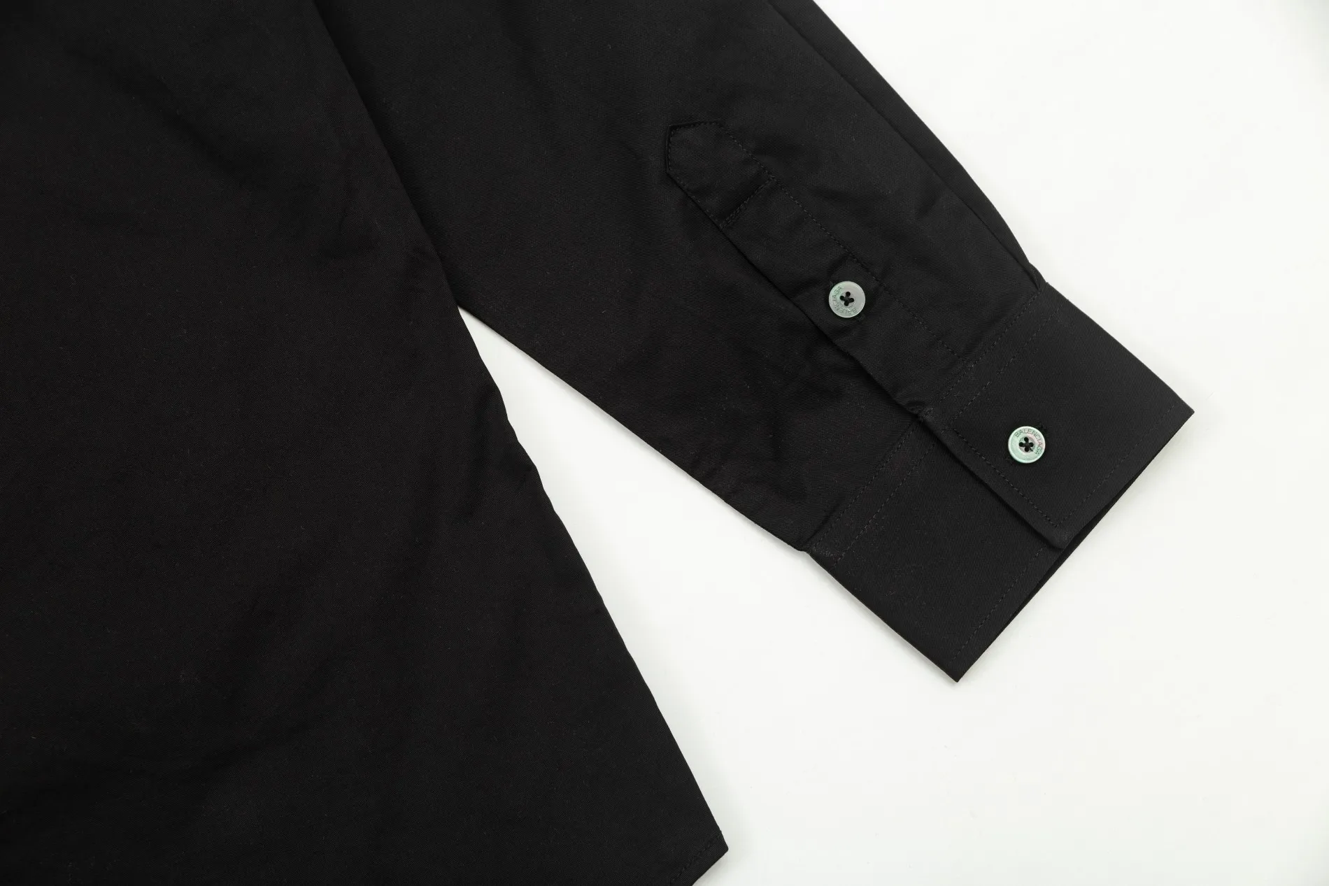 【BALENCIAGA 公式旗艦店】バレンシアガ  シャツ  ご好評に付き再入荷 240715