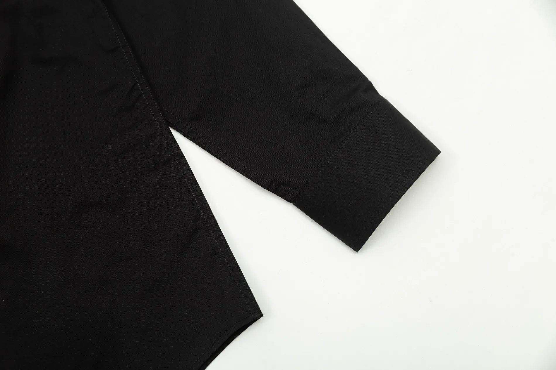 【BALENCIAGA 公式旗艦店】バレンシアガ  シャツ  ご好評に付き再入荷 240715