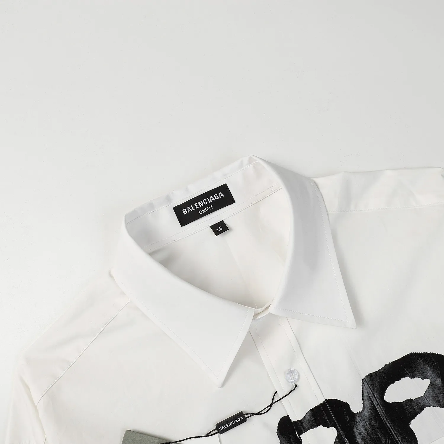 【BALENCIAGA 公式旗艦店】バレンシアガ  シャツ  ご好評に付き再入荷 240715