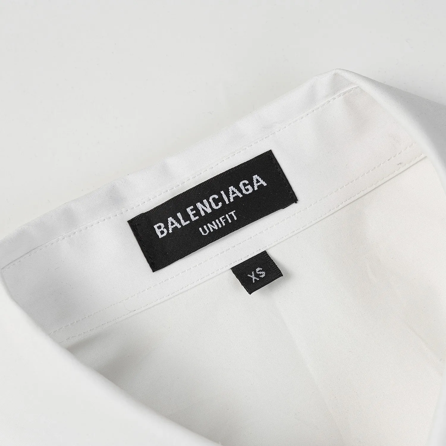 【BALENCIAGA 公式旗艦店】バレンシアガ  シャツ  ご好評に付き再入荷 240715