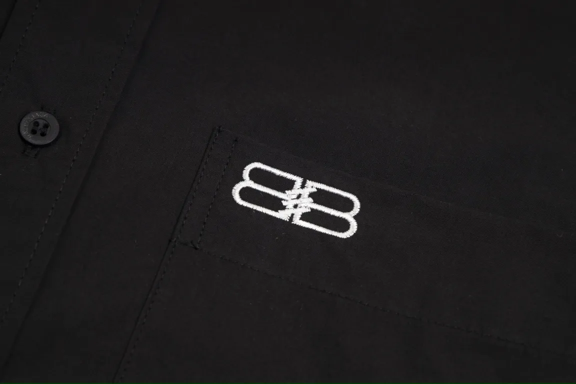 【BALENCIAGA 公式旗艦店】バレンシアガ  シャツ  ご好評に付き再入荷 240715