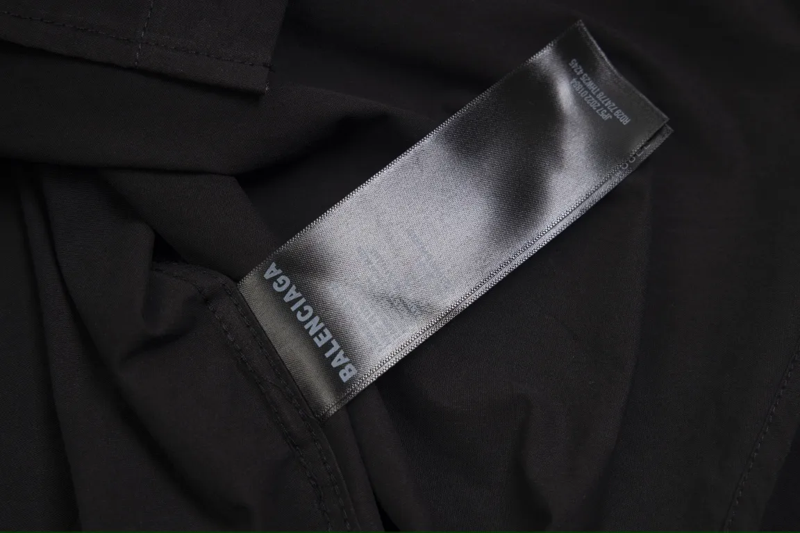 【BALENCIAGA 公式旗艦店】バレンシアガ  シャツ  ご好評に付き再入荷 240715