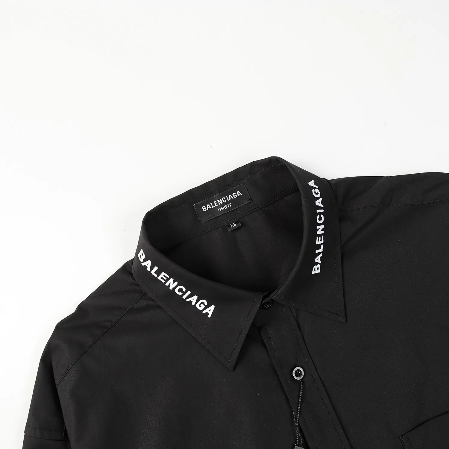 【BALENCIAGA 公式旗艦店】バレンシアガ  シャツ  ご好評に付き再入荷 240715