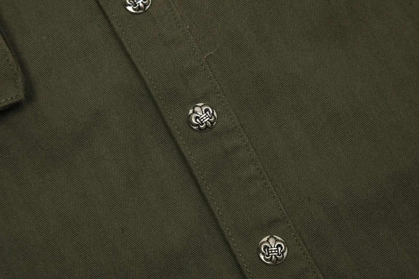 【CHROME HEARTS 公式旗艦店】クロムハーツ シャツ  ご好評に付き再入荷 240831