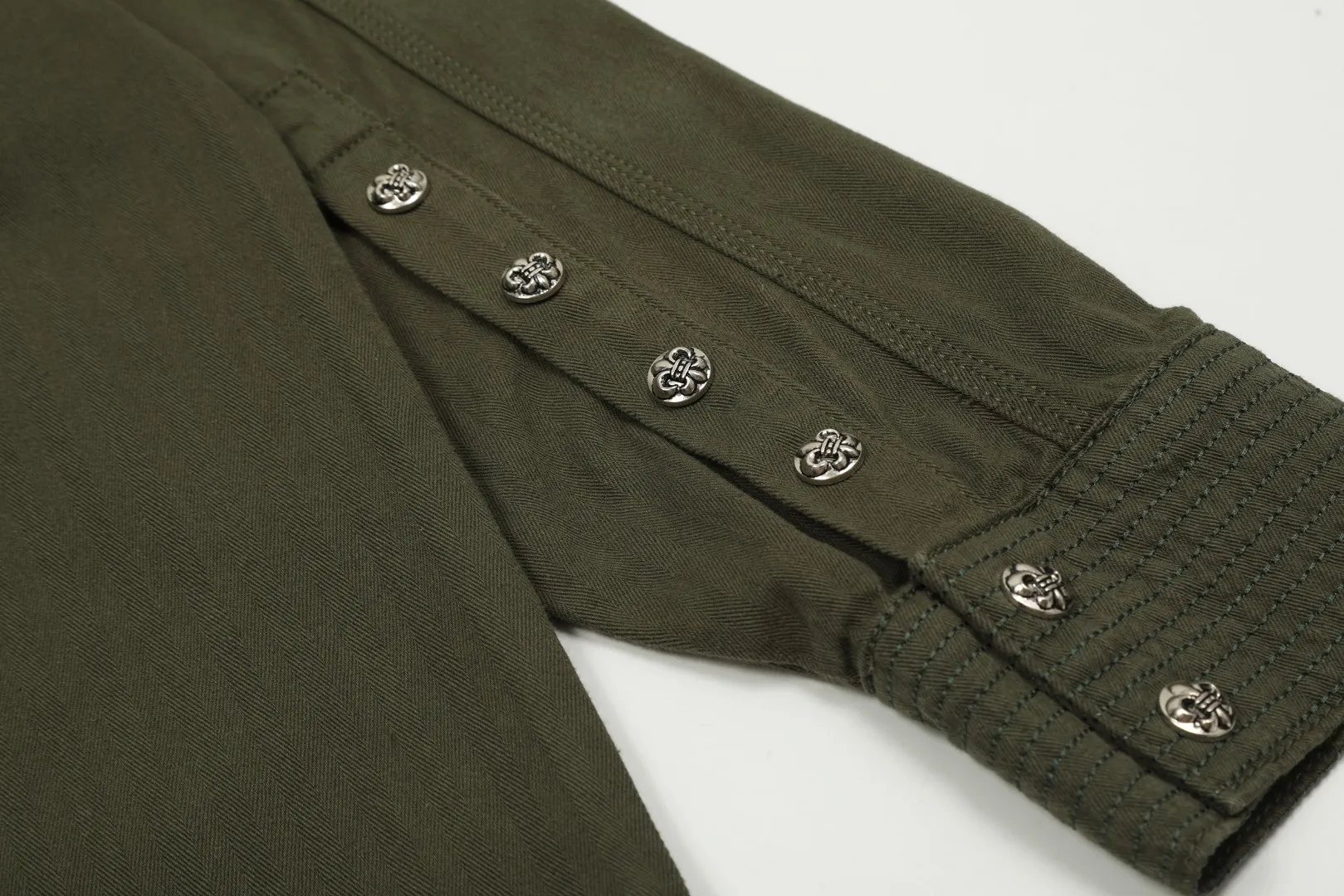 【CHROME HEARTS 公式旗艦店】クロムハーツ シャツ  ご好評に付き再入荷 240831