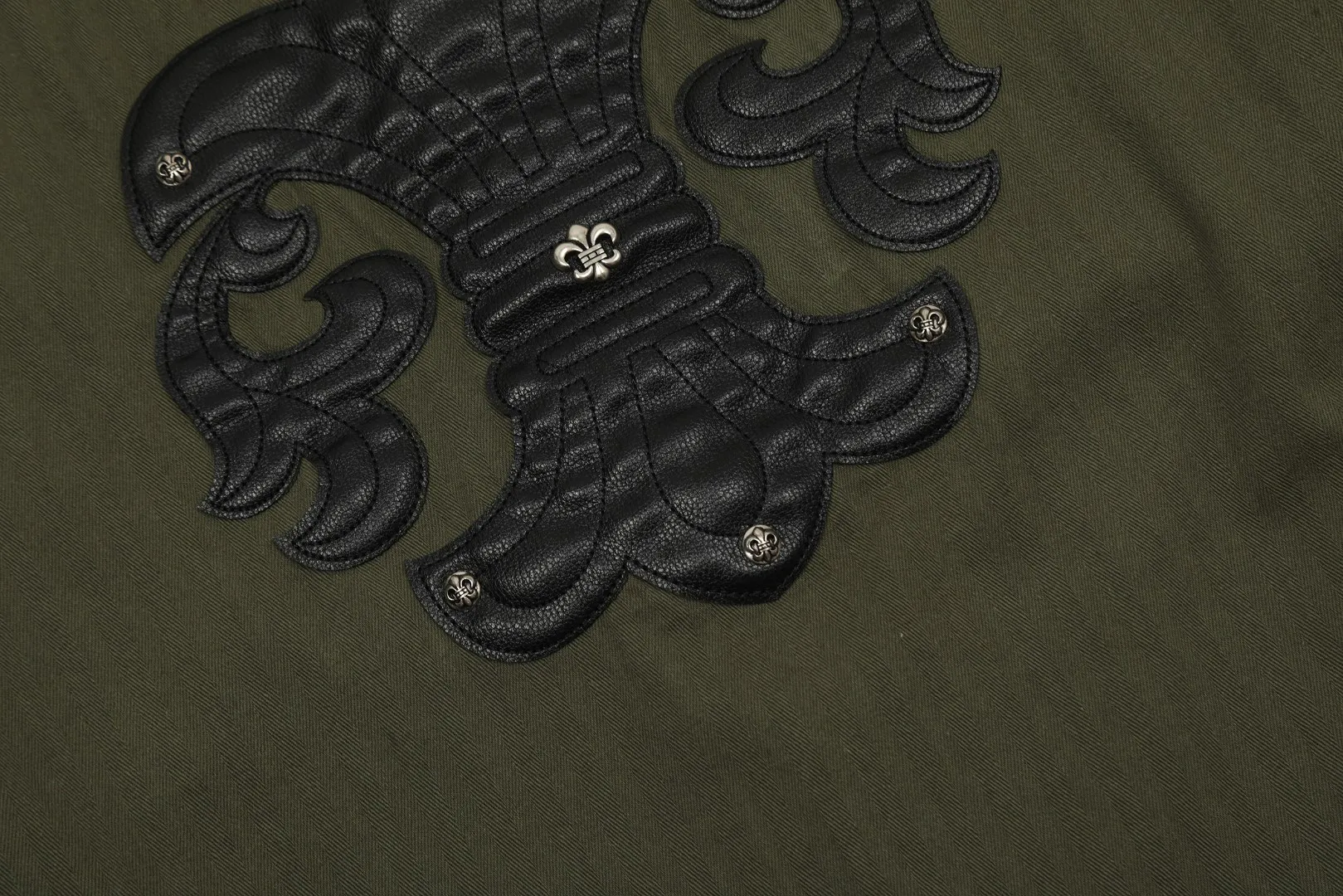 【CHROME HEARTS 公式旗艦店】クロムハーツ シャツ  ご好評に付き再入荷 240831