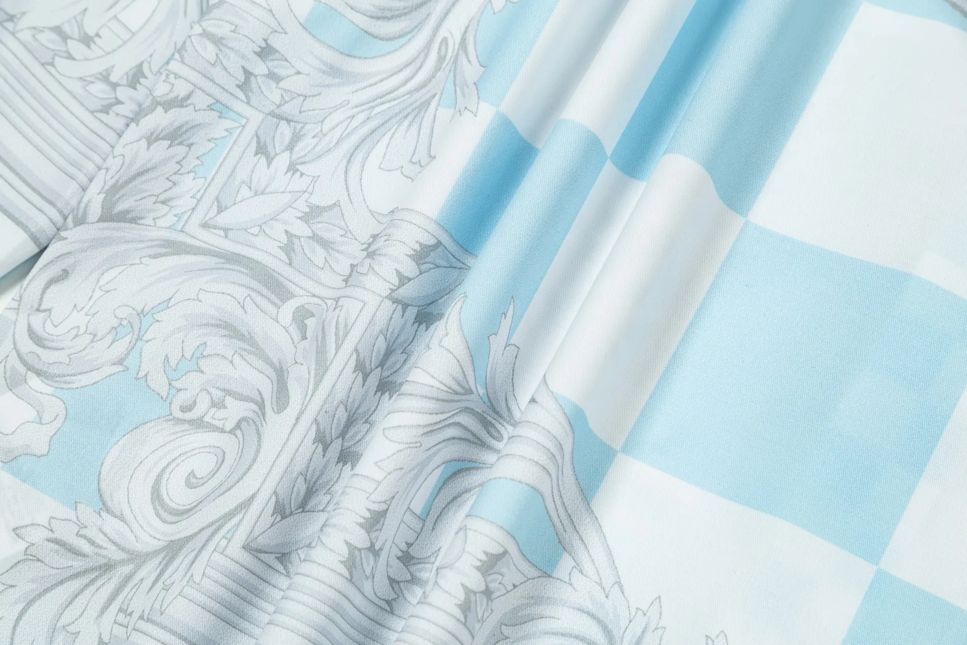 【VERSACE 公式旗艦店】ヴェルサーチ シャツ ご好評に付き再入荷 240716