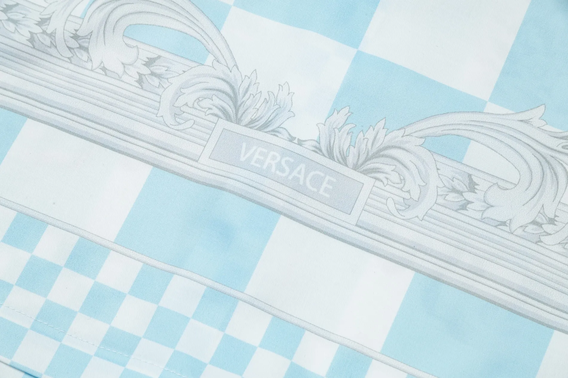 【VERSACE 公式旗艦店】ヴェルサーチ シャツ ご好評に付き再入荷 240716
