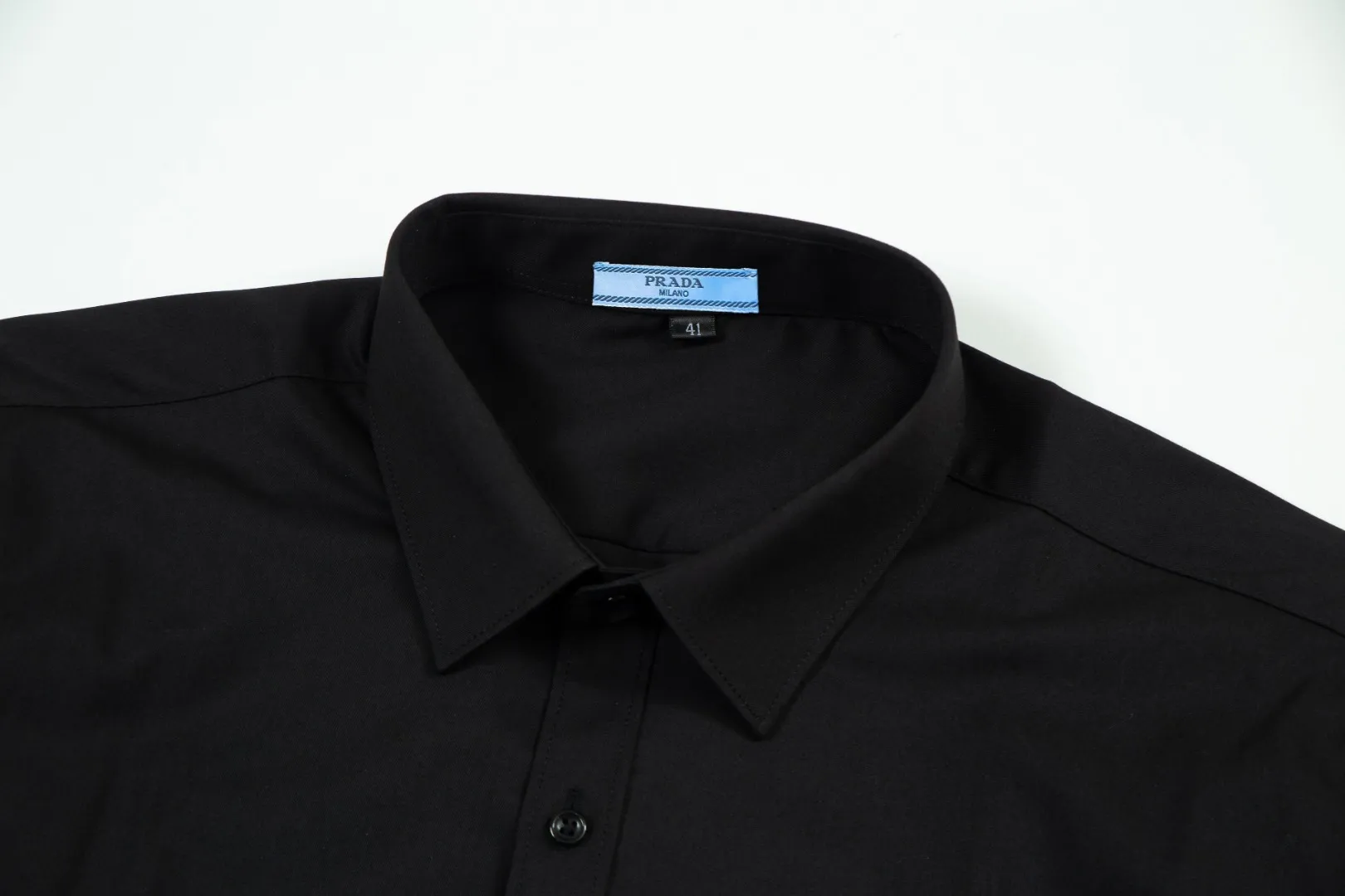 【PRADA 公式旗艦店】プラダ  シャツ  ご好評に付き再入荷 240803