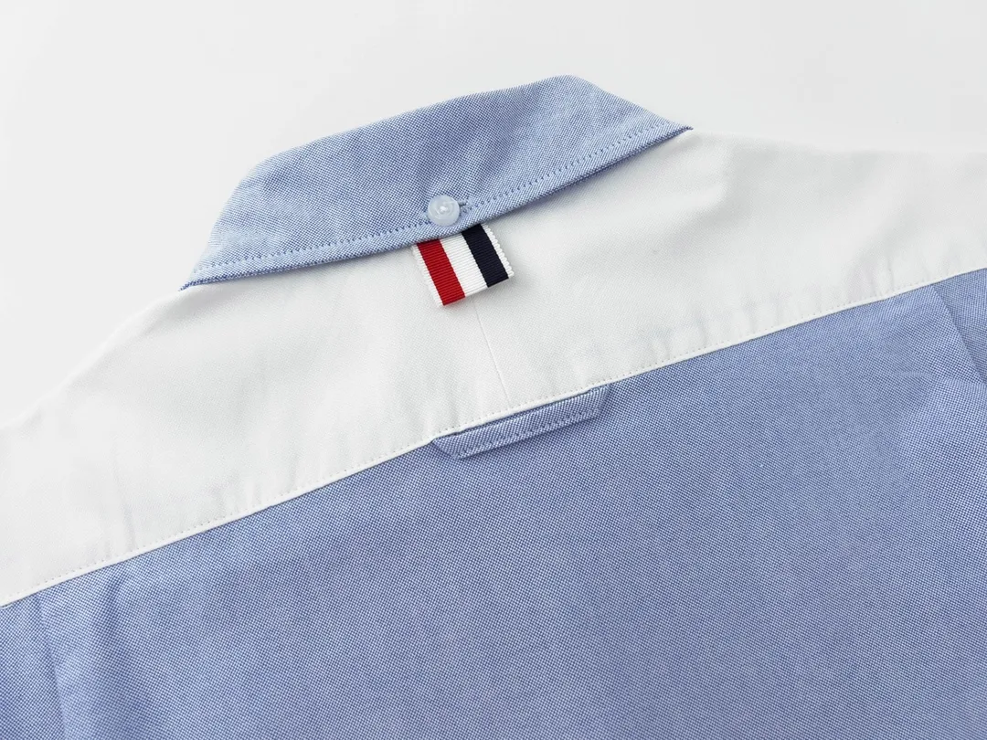 【ThomBrowne  公式旗艦店】トムブラウン   シャツ ご好評に付き再入荷  250221