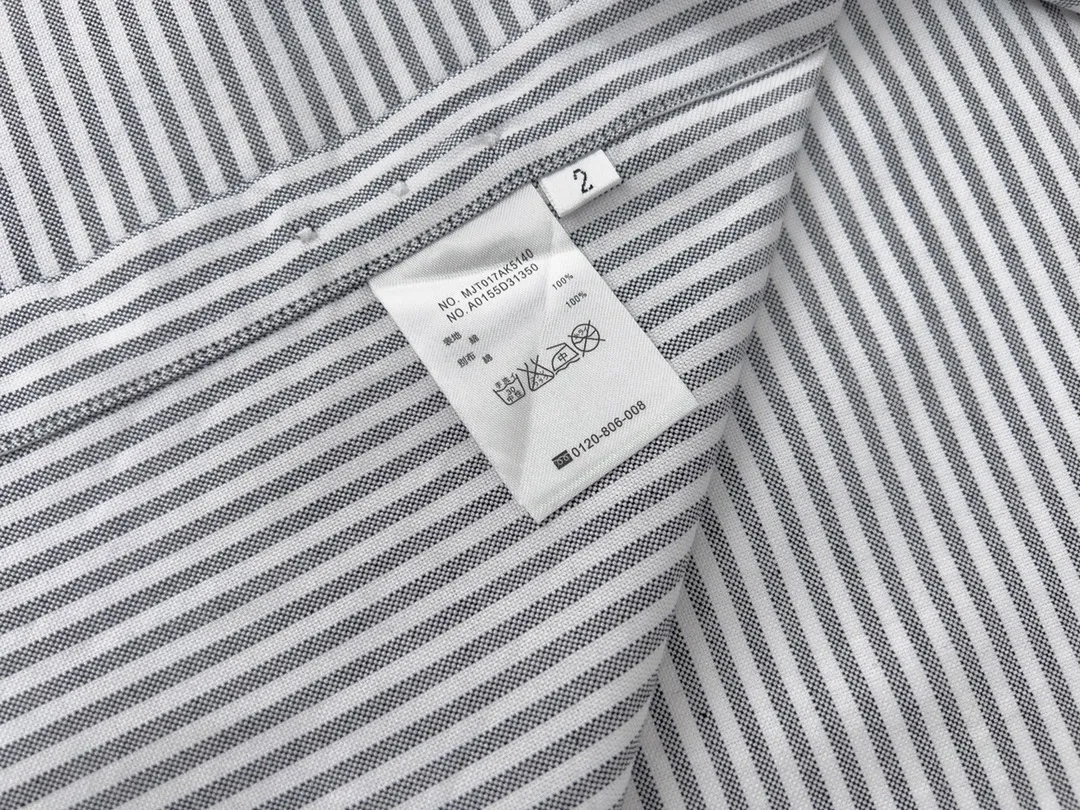 【ThomBrowne  公式旗艦店】トムブラウン   シャツ ご好評に付き再入荷  250221
