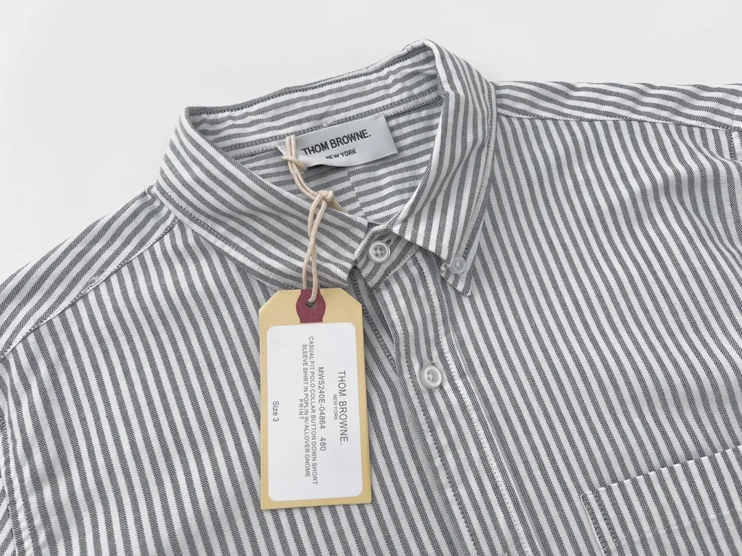 【ThomBrowne  公式旗艦店】トムブラウン   シャツ ご好評に付き再入荷  250221