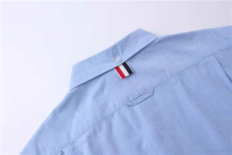 【ThomBrowne  公式旗艦店】トムブラウン   シャツ ご好評に付き再入荷  250221