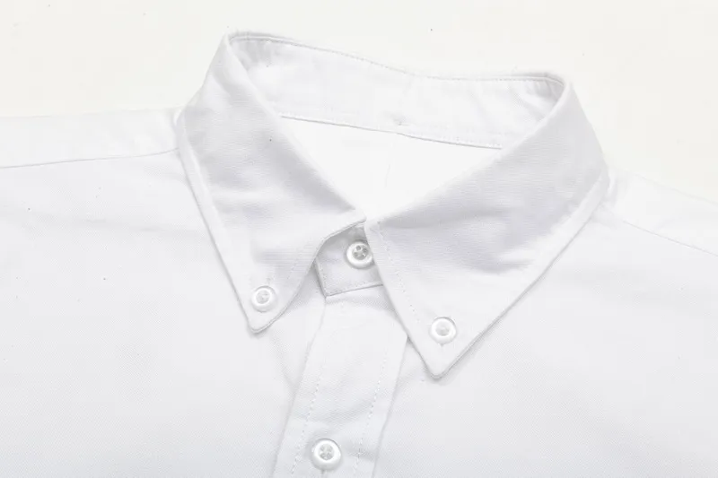 【ThomBrowne  公式旗艦店】トムブラウン   シャツ ご好評に付き再入荷  250221