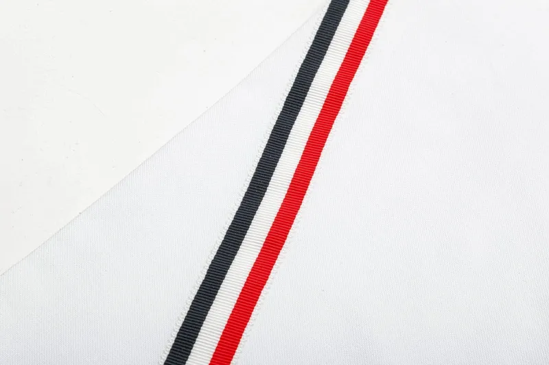 【ThomBrowne  公式旗艦店】トムブラウン   シャツ ご好評に付き再入荷  250221