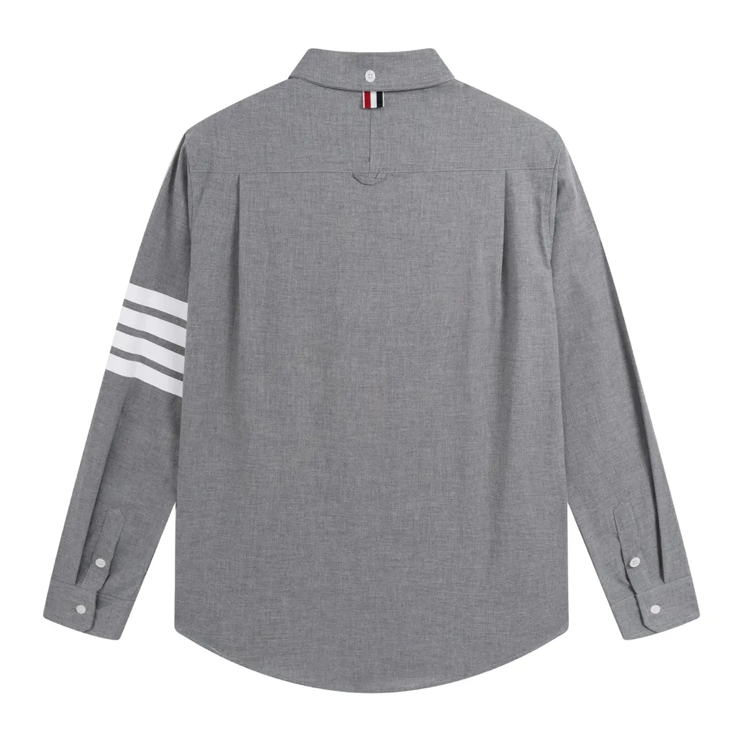 【ThomBrowne  公式旗艦店】トムブラウン   シャツ ご好評に付き再入荷  250221
