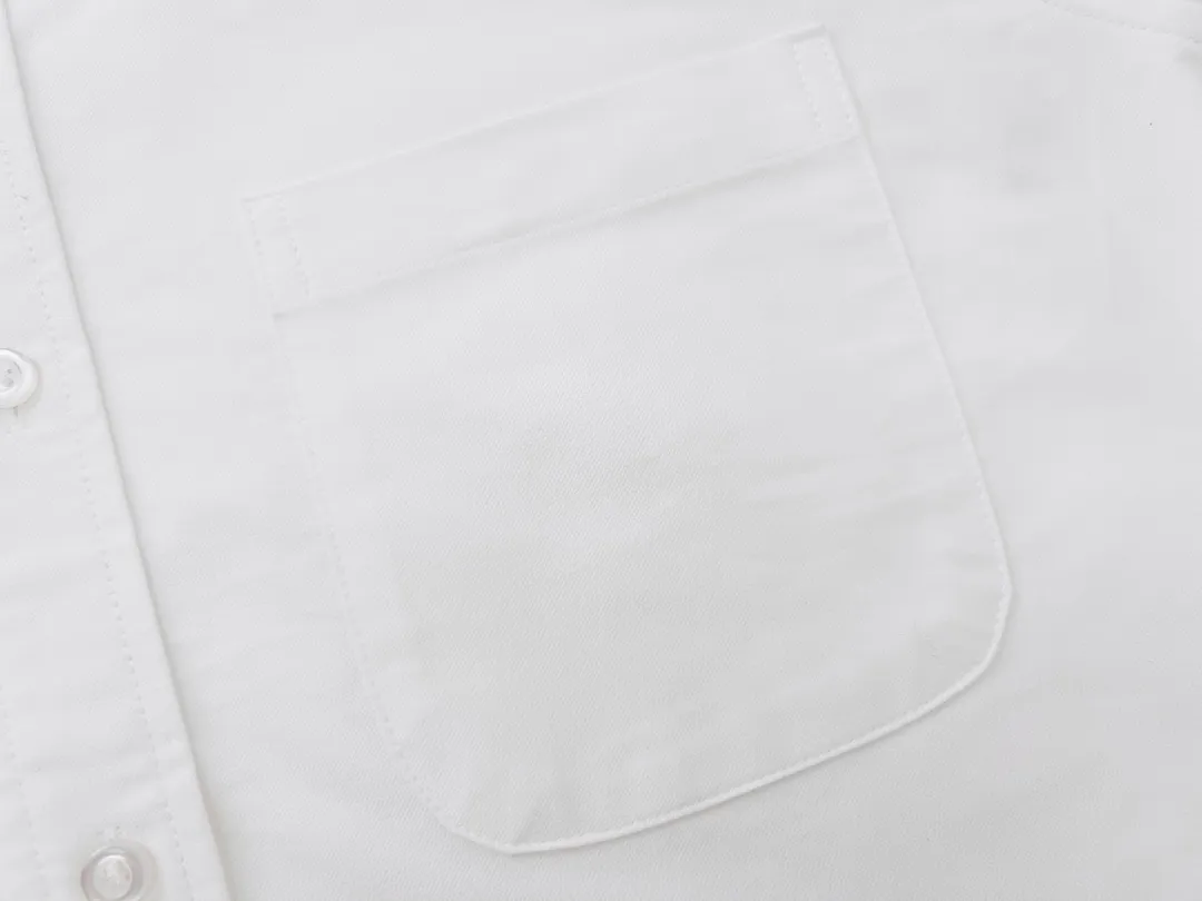 【ThomBrowne  公式旗艦店】トムブラウン   シャツ ご好評に付き再入荷  250221